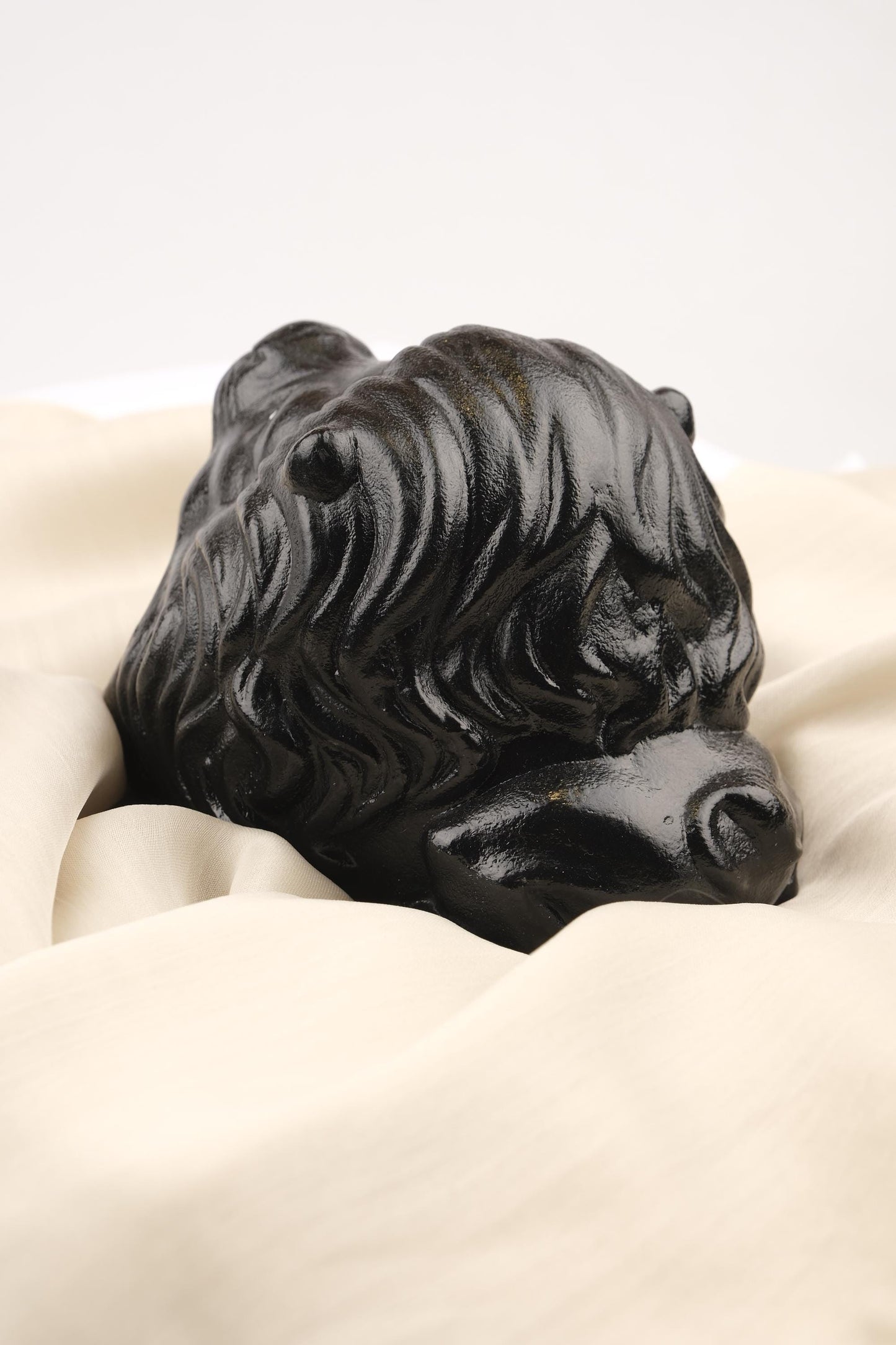 Roaring Lion Ashtray, Fierce Jungle Beast Design with Golden Fangs, Bold Handmade Smoking Tray Powerful Gift Idea, 16x12x9.5cm Black
