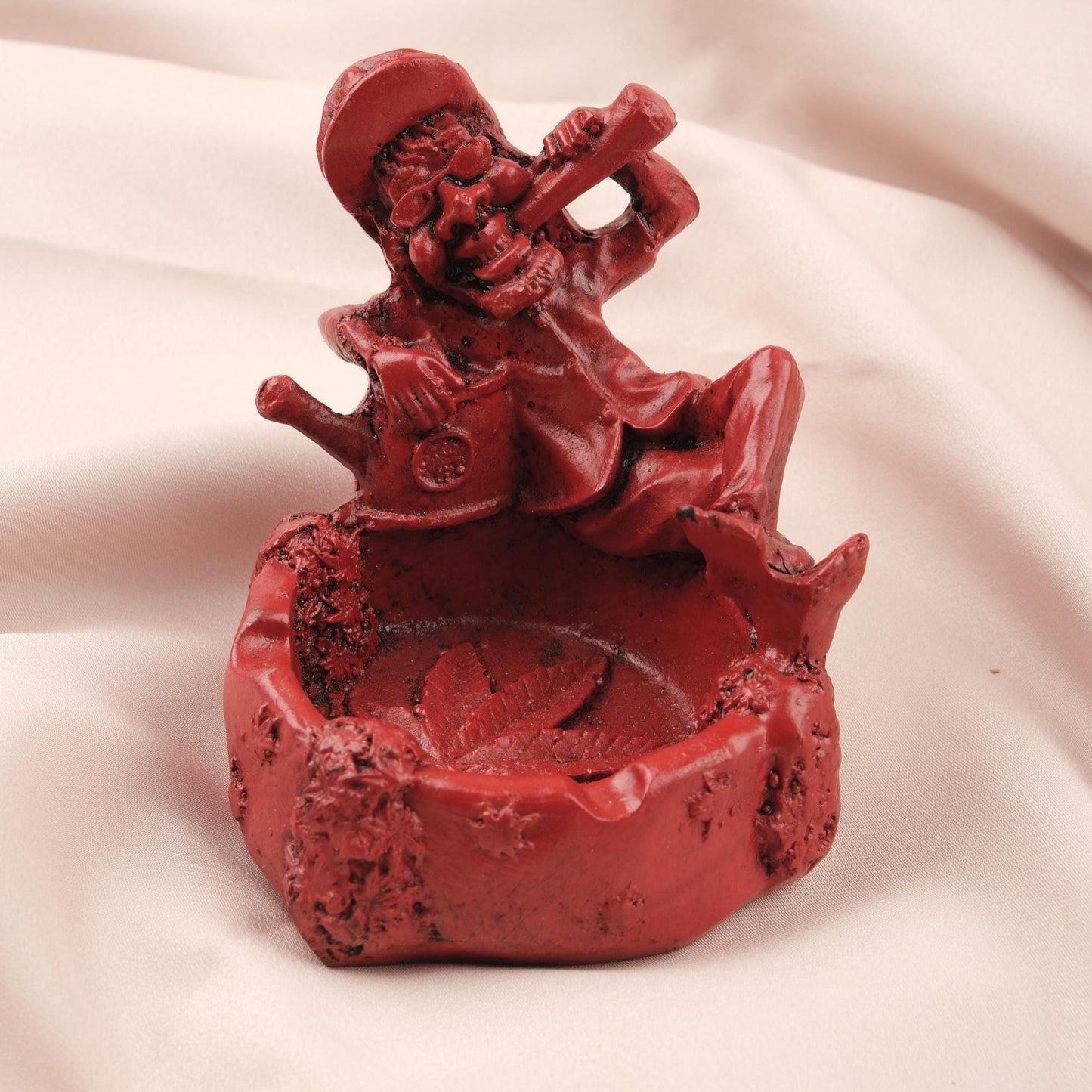 Red Bob Marley Ashtray with Marijuana Leaf | 9 cm and 3.5 in , Mini Resin Ashtray for Smokers, Reggae Decor, Unique Cigarette Lid & Holder