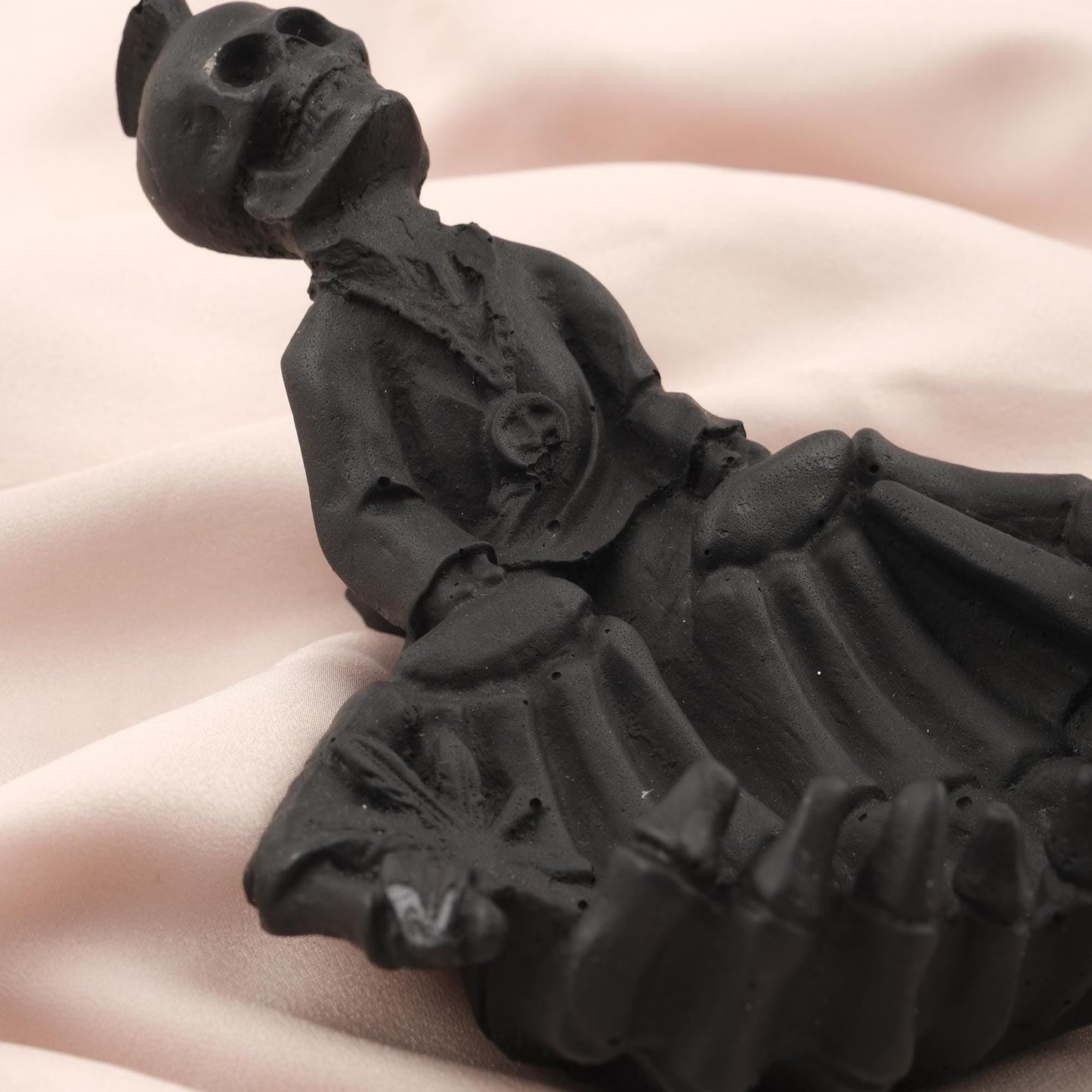 Black Skeleton & Marijuana Leaf Ashtray in Resin | Unique Smokers Gift Hippie Style Ashtray, Handmade Cigarette Lid | Smoking Accessories