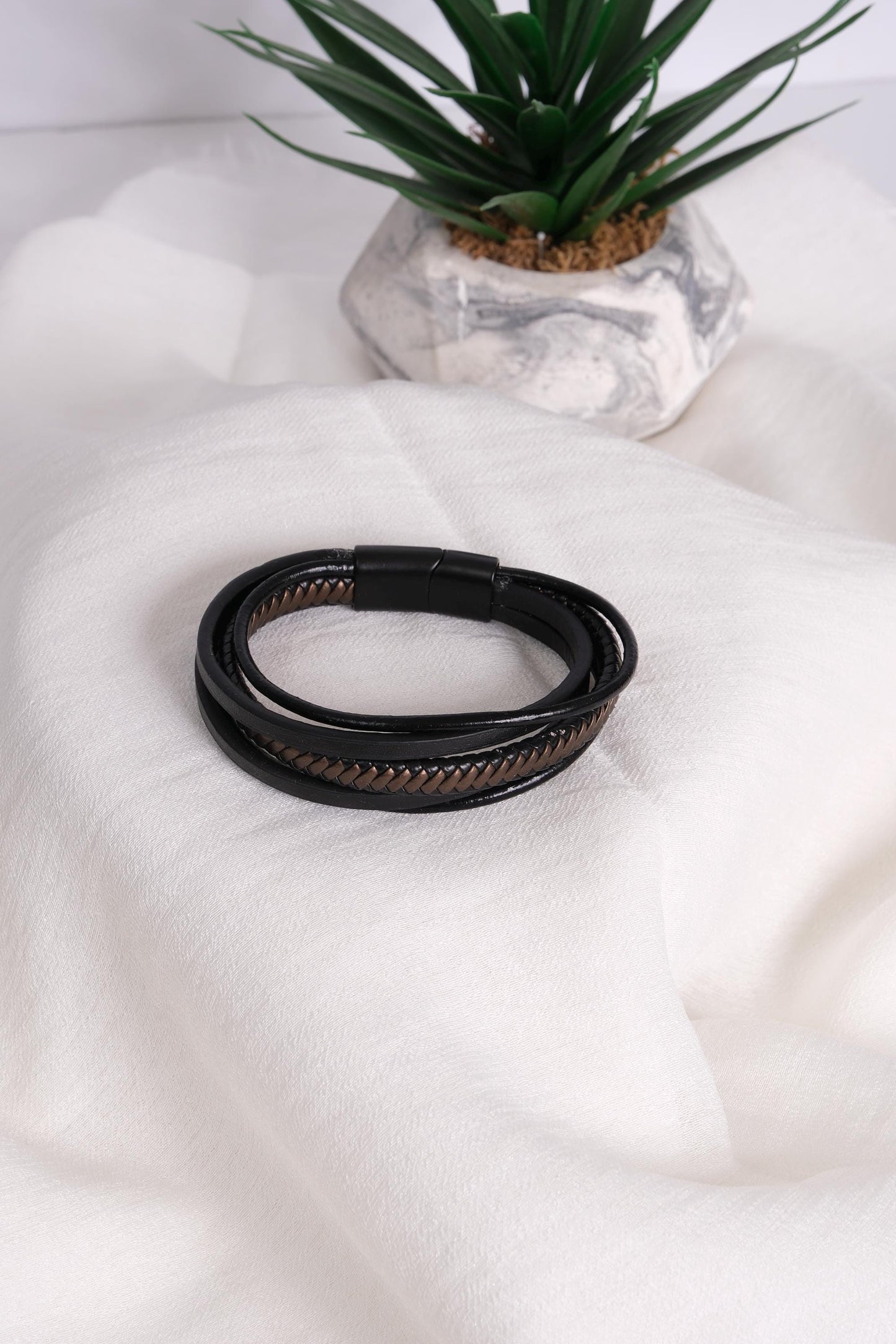 Brown Leather Bracelet for Men, 22cm, Genuine Leather, Classic Shape, Bold Minimalist Style, Durable Gift for Him