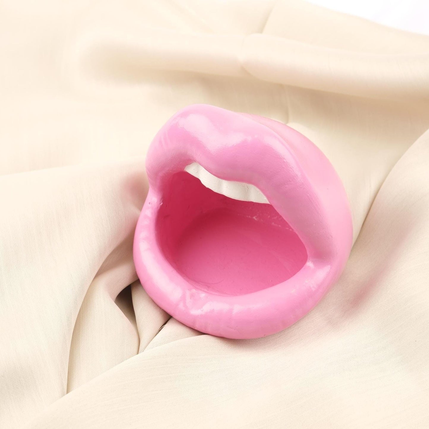 Pink Lips Ashtray with Teeth, Bold Pop Art Style Mouth Tray, Handmade Funky Gift for Women Smokers Unique Design Accent, 11x12x10cm