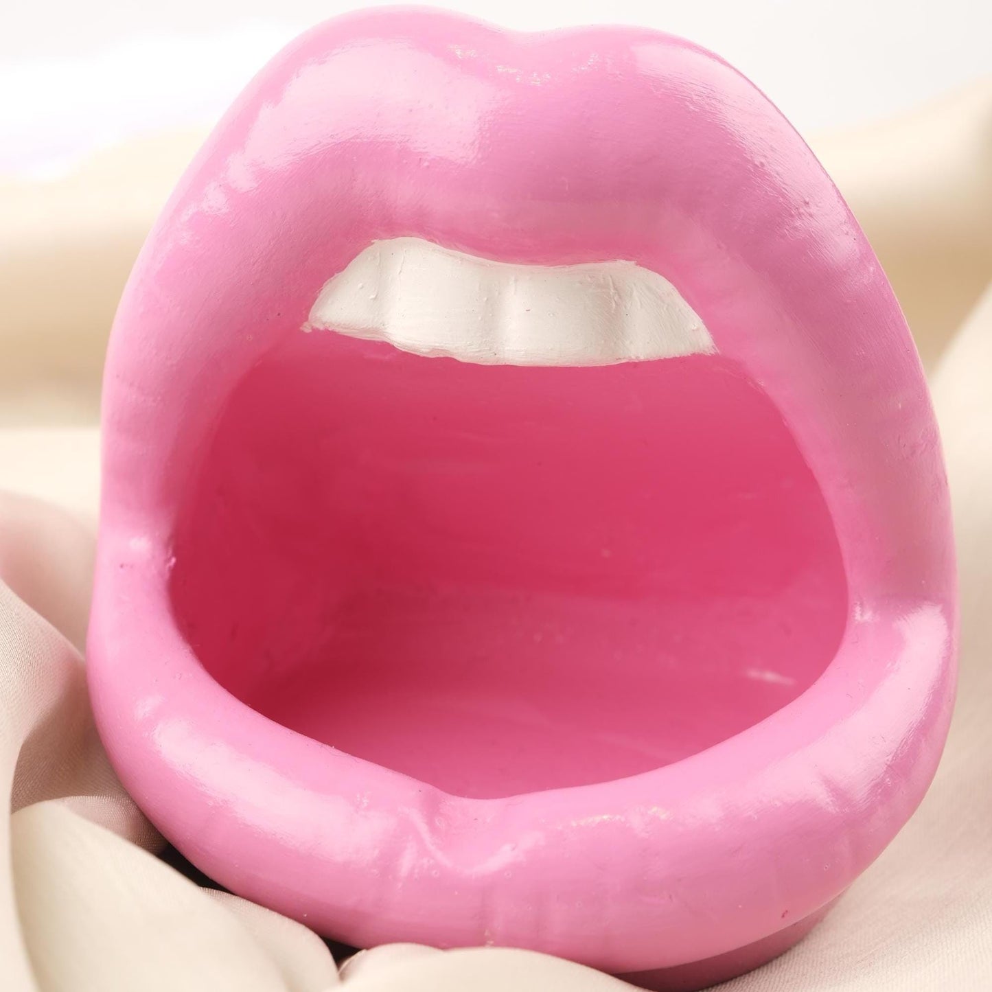 Pink Lips Ashtray with Teeth, Bold Pop Art Style Mouth Tray, Handmade Funky Gift for Women Smokers Unique Design Accent, 11x12x10cm