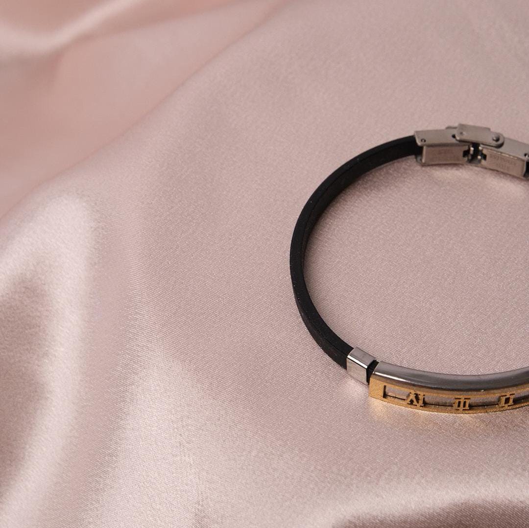 Leather Detailed Gold Roman Numerals Bracelet for Men & 22 cm, Elegant Design, Sleek Modern Look | Durable Jewelry for Him | Great Gift Idea