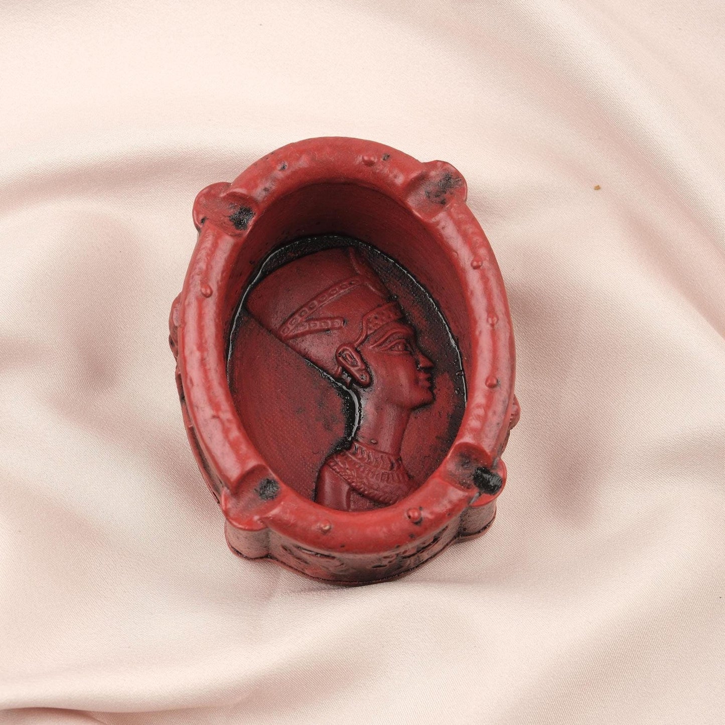 Red Mini Pharaoh Ashtray | 9 cm and 3.5 in, Small Egyptian Style Resin Ashtray, Ancient Pharaoh Decor for Smokers, Unique Cigarette Lid