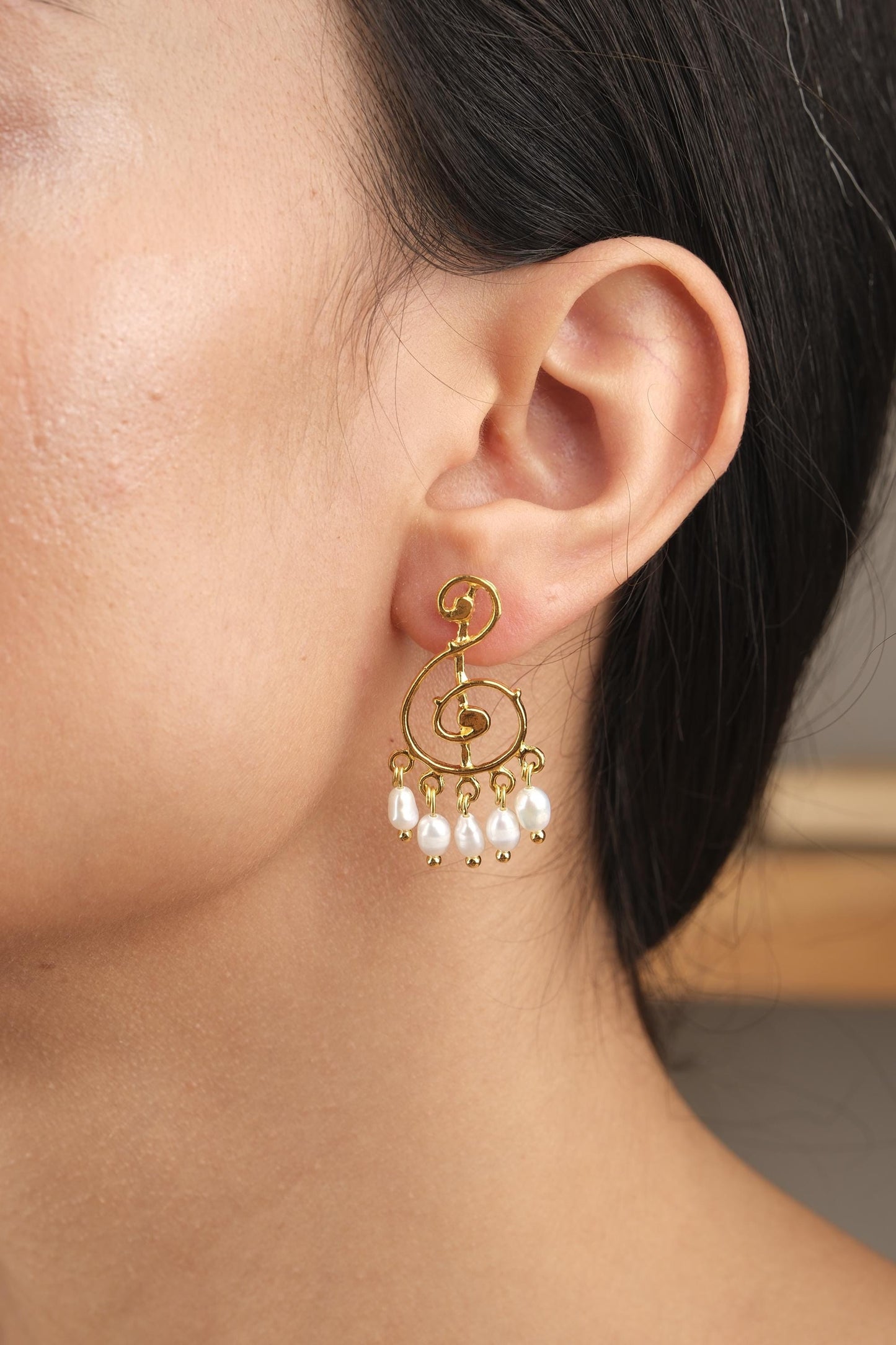 Handmade Pearl Melody Stud Earrings, Musical Treble Clef Design with Faux Pearls, Artistic and Elegant Gift for Music Lovers and Dreamers