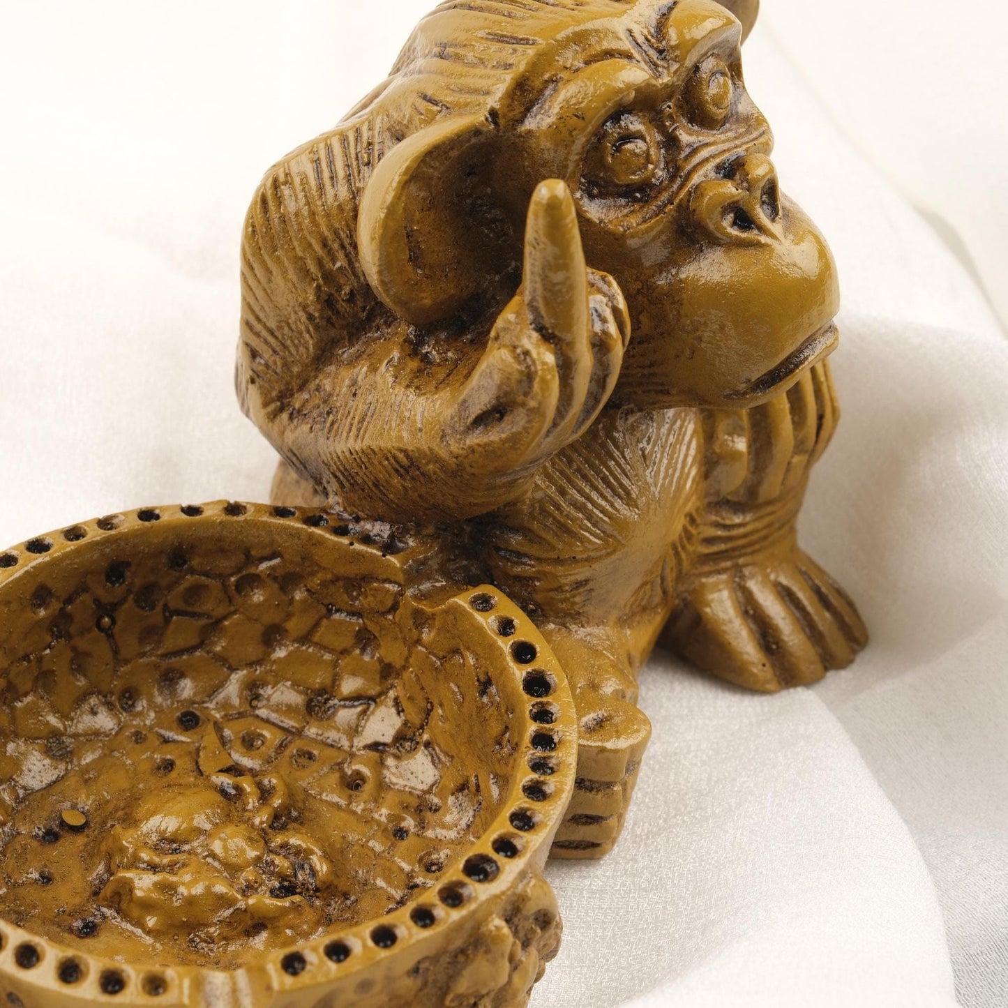 Middle Finger Monkey Ashtray | Funky Mythic Smoking Accessories Gift Idea – 15x9cm Handmade HEAVY ITEM 1LBS