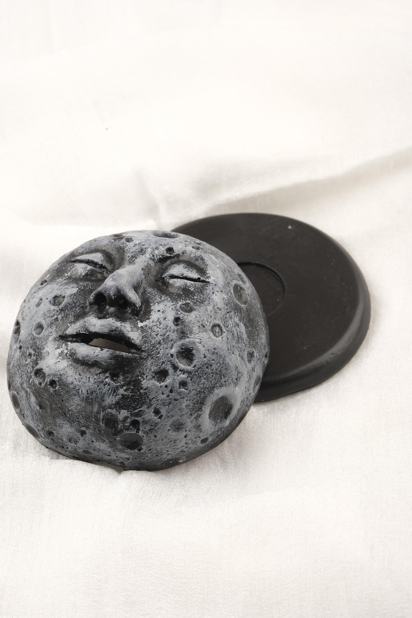 Sleeping Moon Cone and Backflow Incense Burner | Gray And Black Aromatherapy Smoke Fountain | 6x10x10cm Meditation Gift for Moon Lovers
