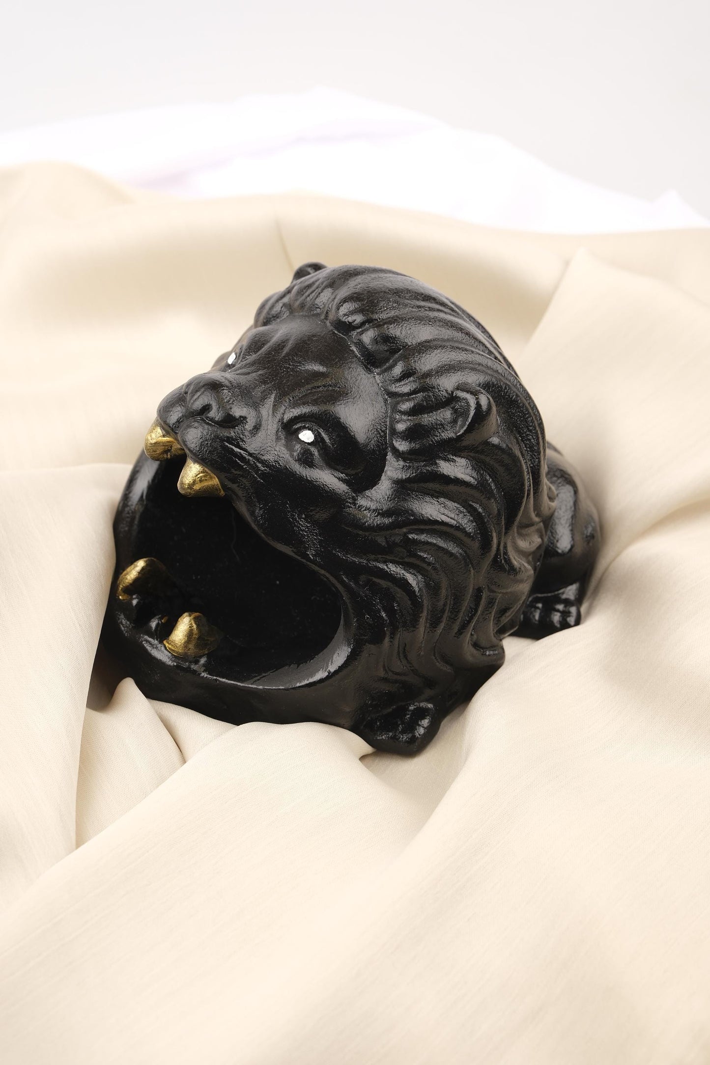 Roaring Lion Ashtray, Fierce Jungle Beast Design with Golden Fangs, Bold Handmade Smoking Tray Powerful Gift Idea, 16x12x9.5cm Black
