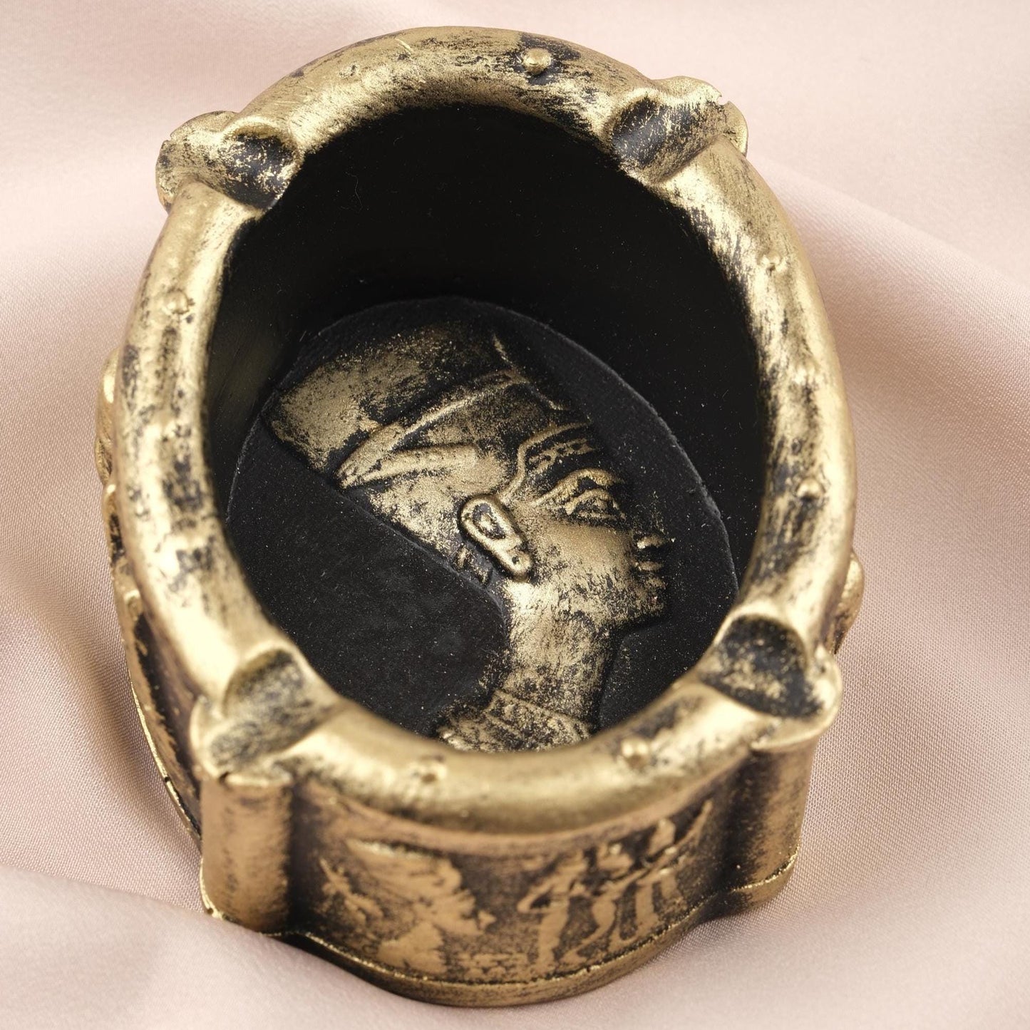 Black and Gold Pharoah Ashtray in Resin, Unique Egyptian Smoking Accessories, Ash Catcher for Smokers, Mini Portable Outdoor Ashtray