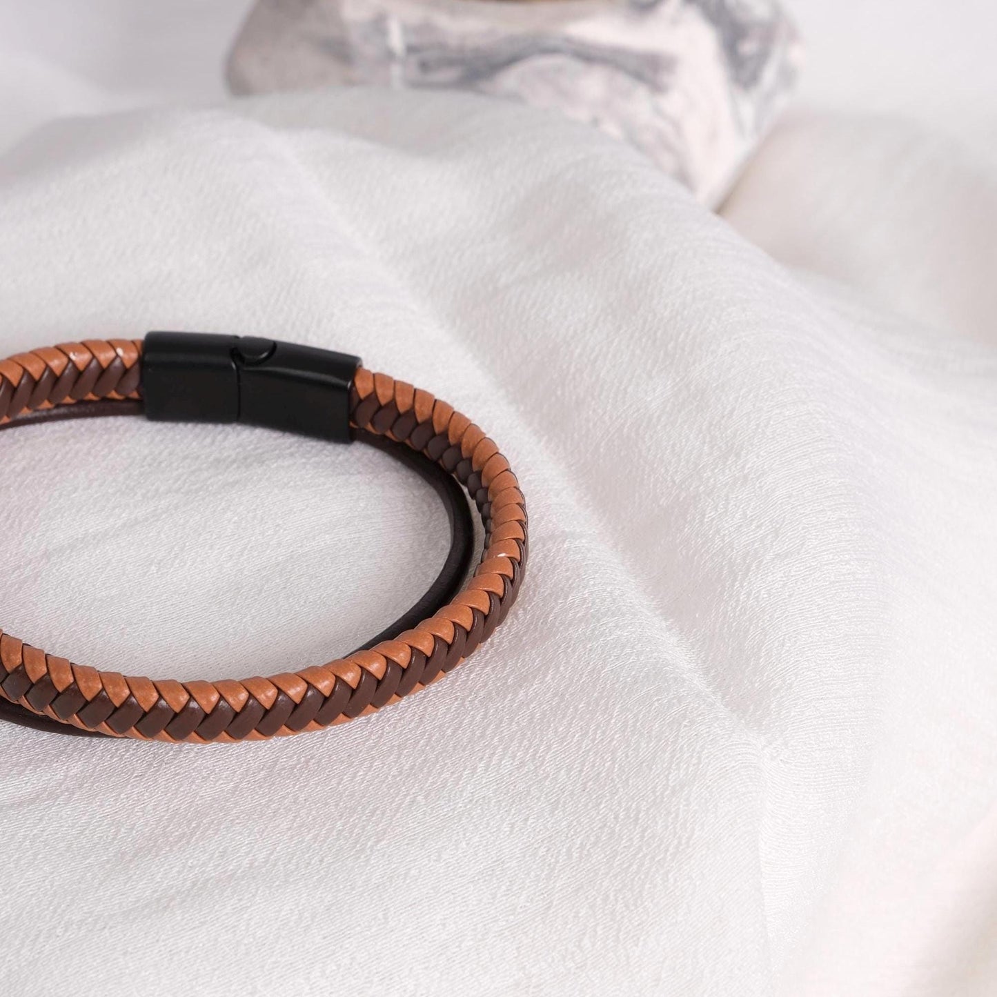 Minimalist Beige & Brown Braided Leather Bracelet for Men, 22cm, Dual-Tone Genuine Leather, Sleek Magnetic Clasp