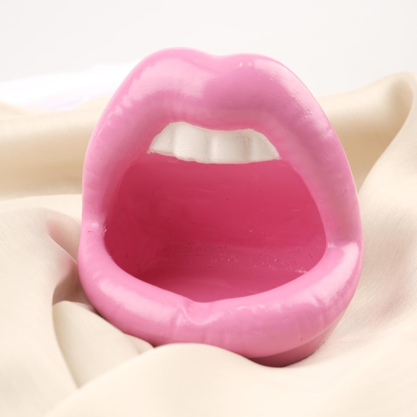Pink Lips Ashtray with Teeth, Bold Pop Art Style Mouth Tray, Handmade Funky Gift for Women Smokers Unique Design Accent, 11x12x10cm