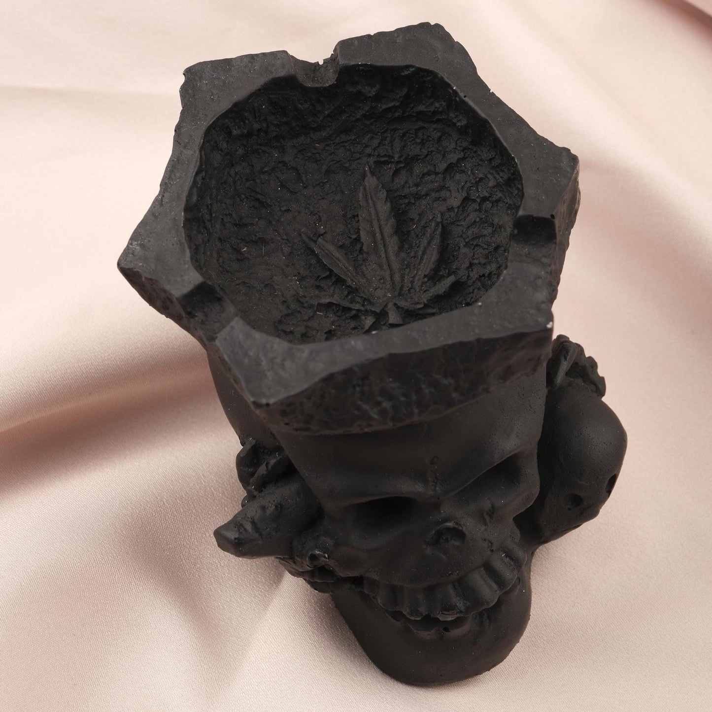 Marijuana Leaf & Skull Ashtray in Black, Unique Hippie Cigarette Lid for Smokers, Smoking Accessories for Husband, Authentic Home Decor