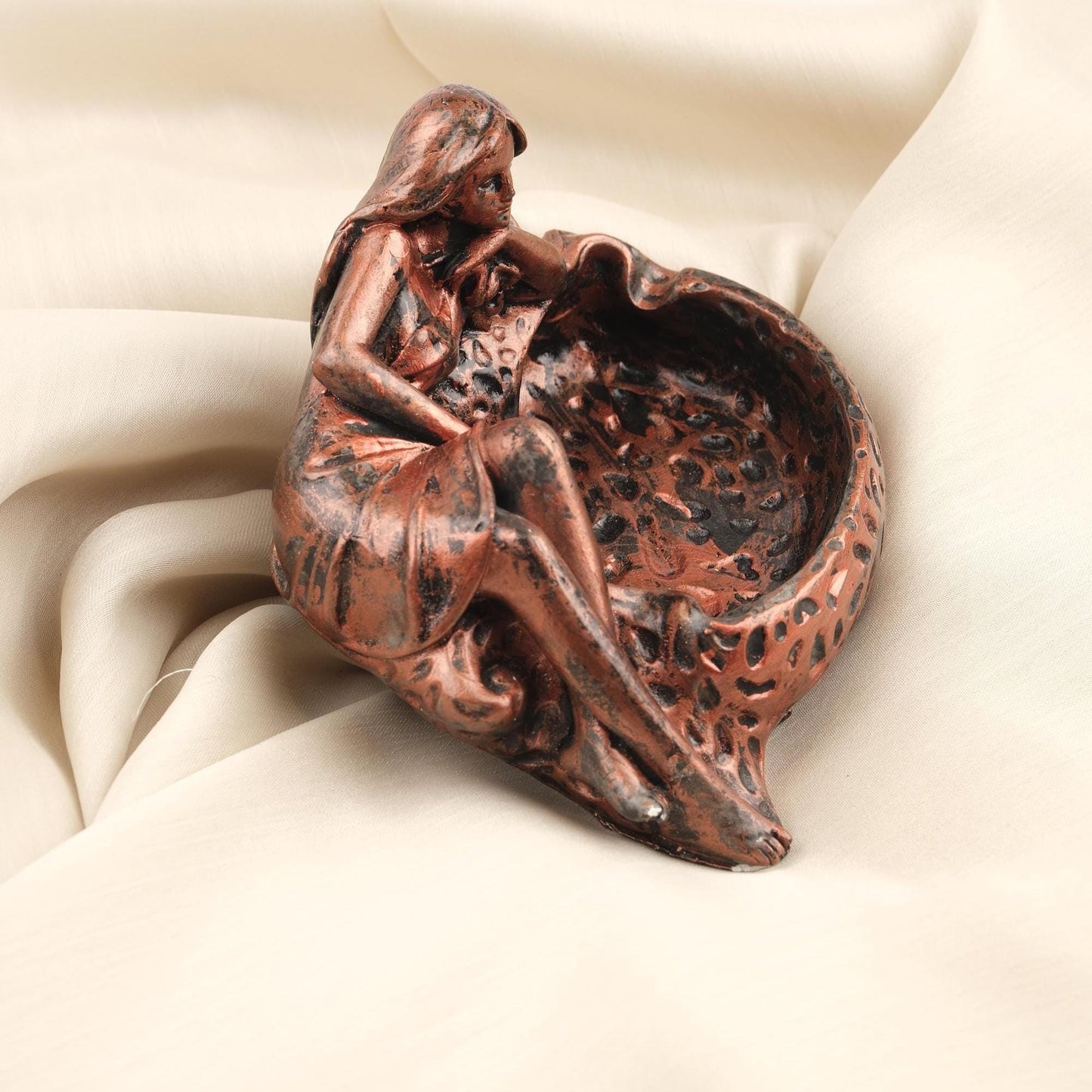 Bronze Resting Woman Ashtray, Elegant Thinking Lady Sculpture Tray, Artistic Handmade Smoker’s Gift Unique Vintage Look, 13x11x8.5cm