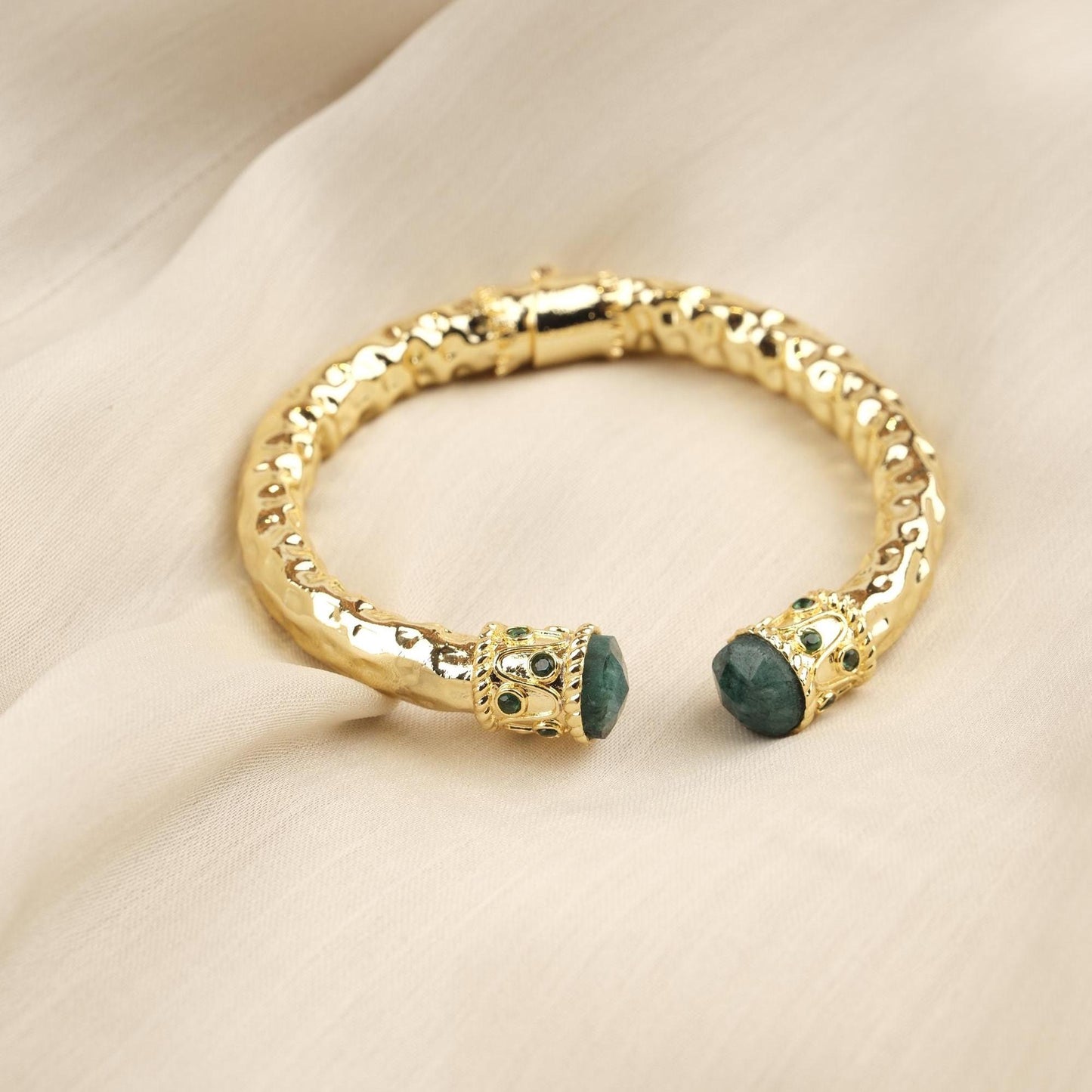 Stone of Love & Compassion , Handmade Raw Emerald Gemstone Bangles for Her, Antique Inspired and Vintage Style Bracelet for Her, Gift Idea