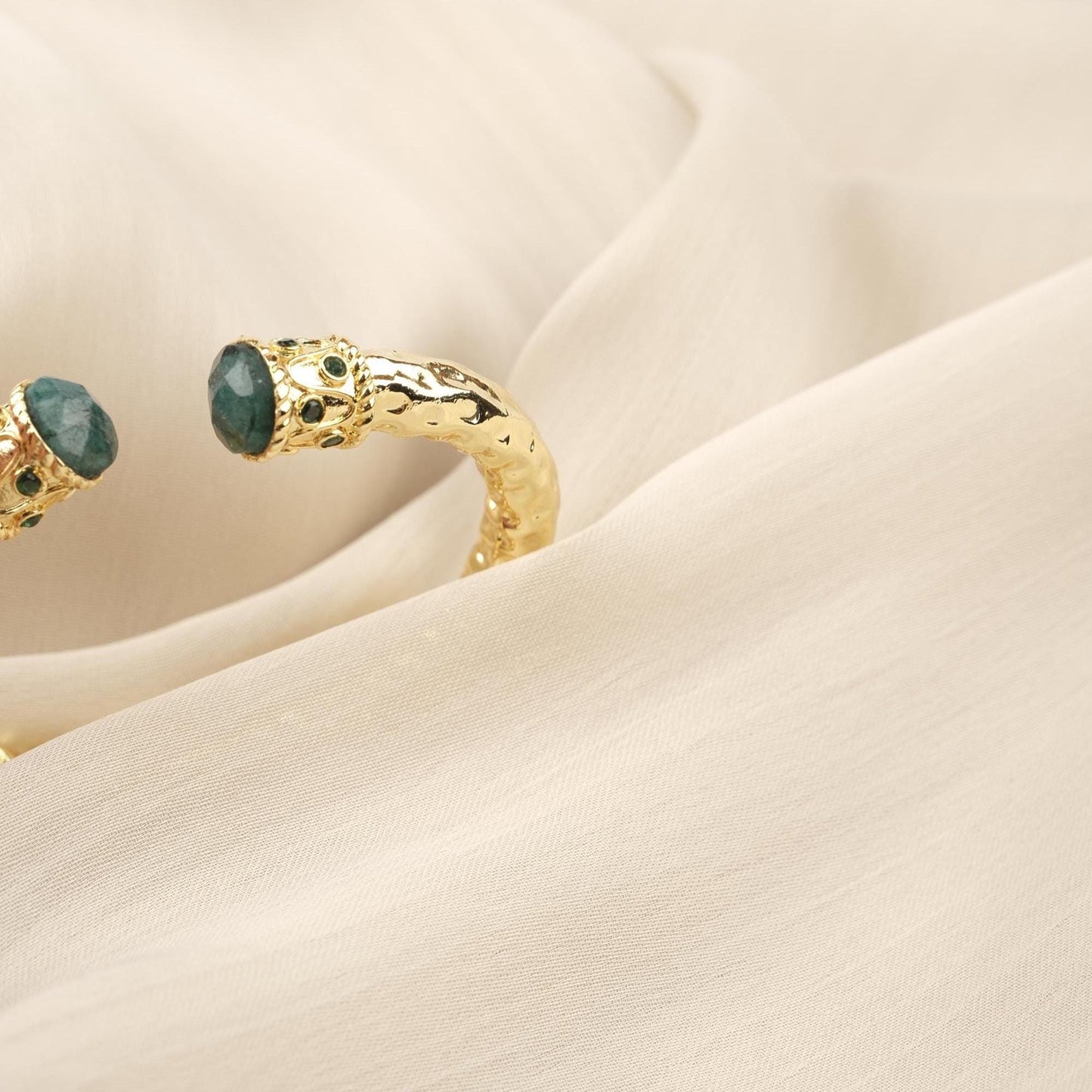 Stone of Love & Compassion , Handmade Raw Emerald Gemstone Bangles for Her, Antique Inspired and Vintage Style Bracelet for Her, Gift Idea