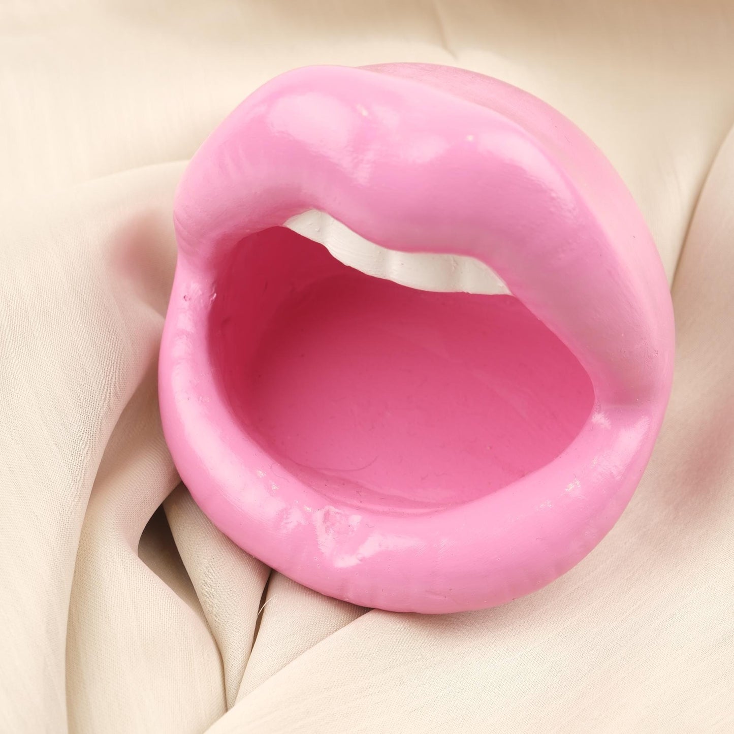 Pink Lips Ashtray with Teeth, Bold Pop Art Style Mouth Tray, Handmade Funky Gift for Women Smokers Unique Design Accent, 11x12x10cm