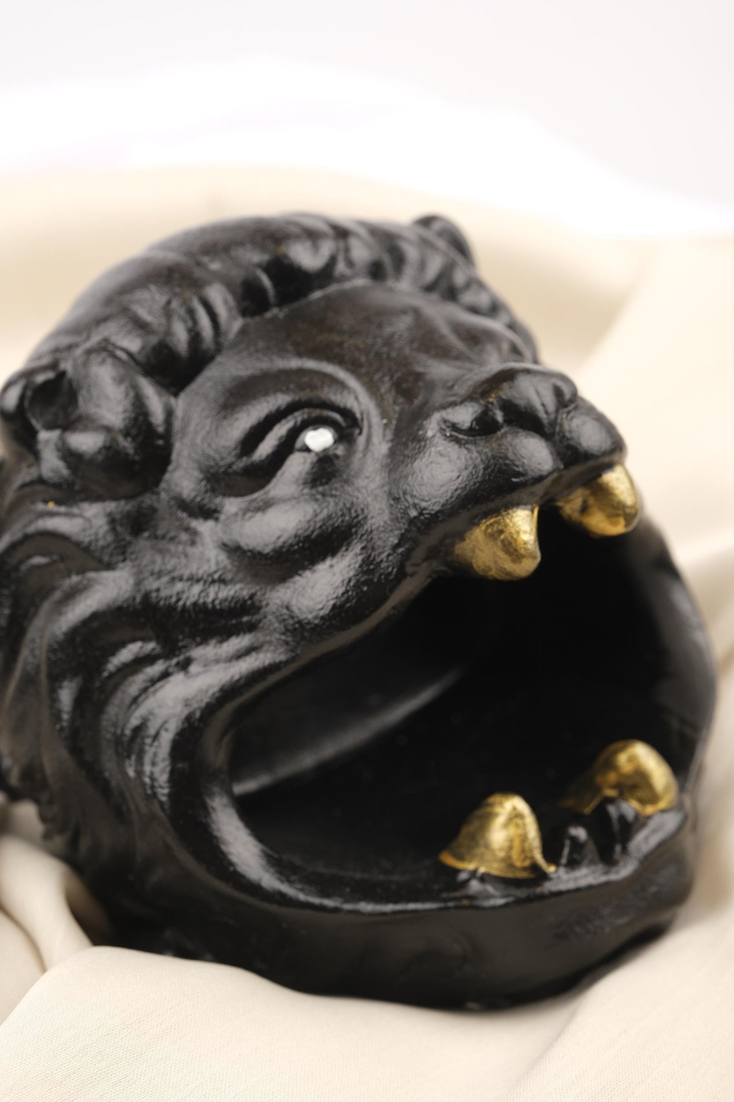Roaring Lion Ashtray, Fierce Jungle Beast Design with Golden Fangs, Bold Handmade Smoking Tray Powerful Gift Idea, 16x12x9.5cm Black