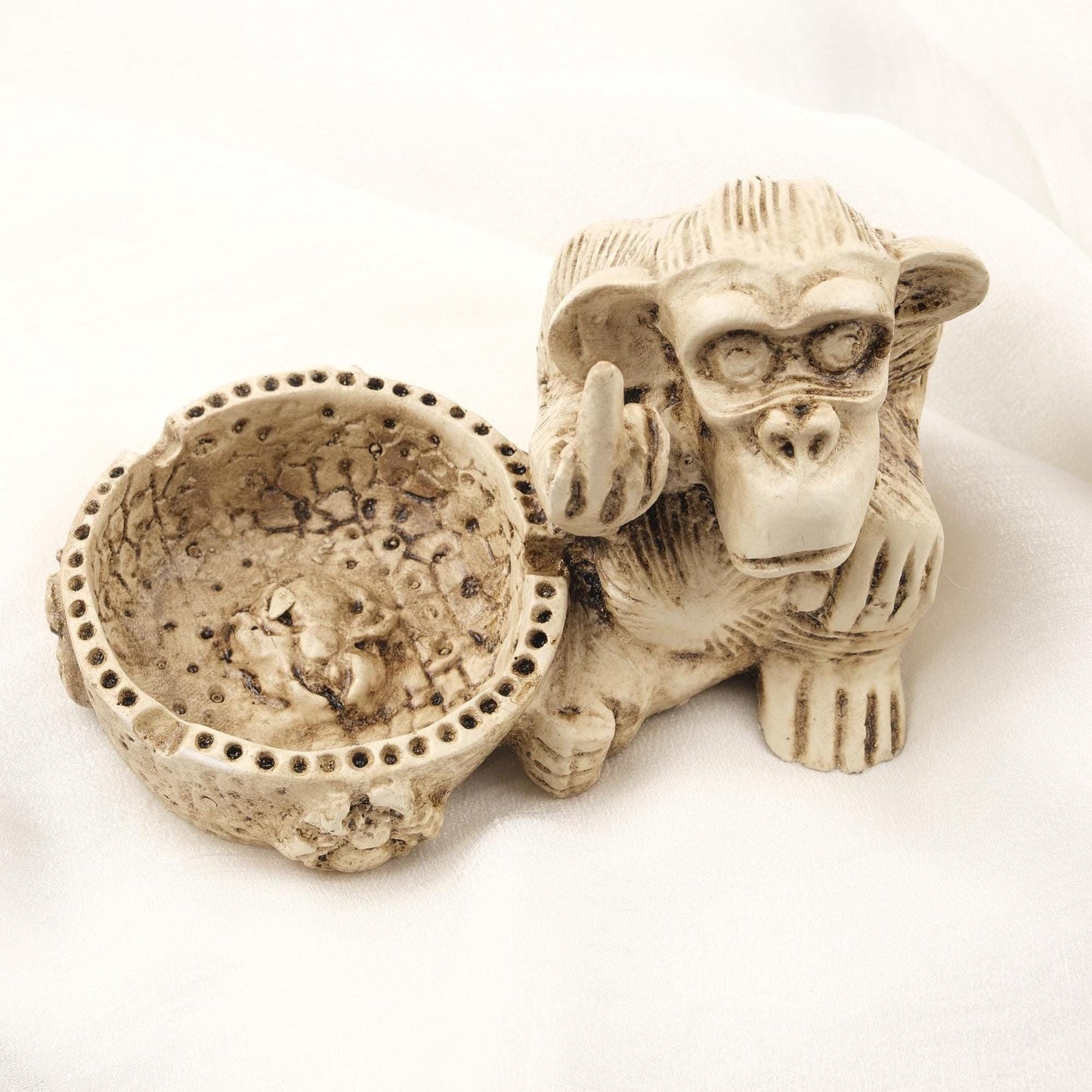 White & Creme Oval Monkey Ashtray, Spider Detail Funky Mythic Gift Idea, Cool Ashtray Lid – 15x9cm Funny Handmade HEAVY ITEM 1LBS
