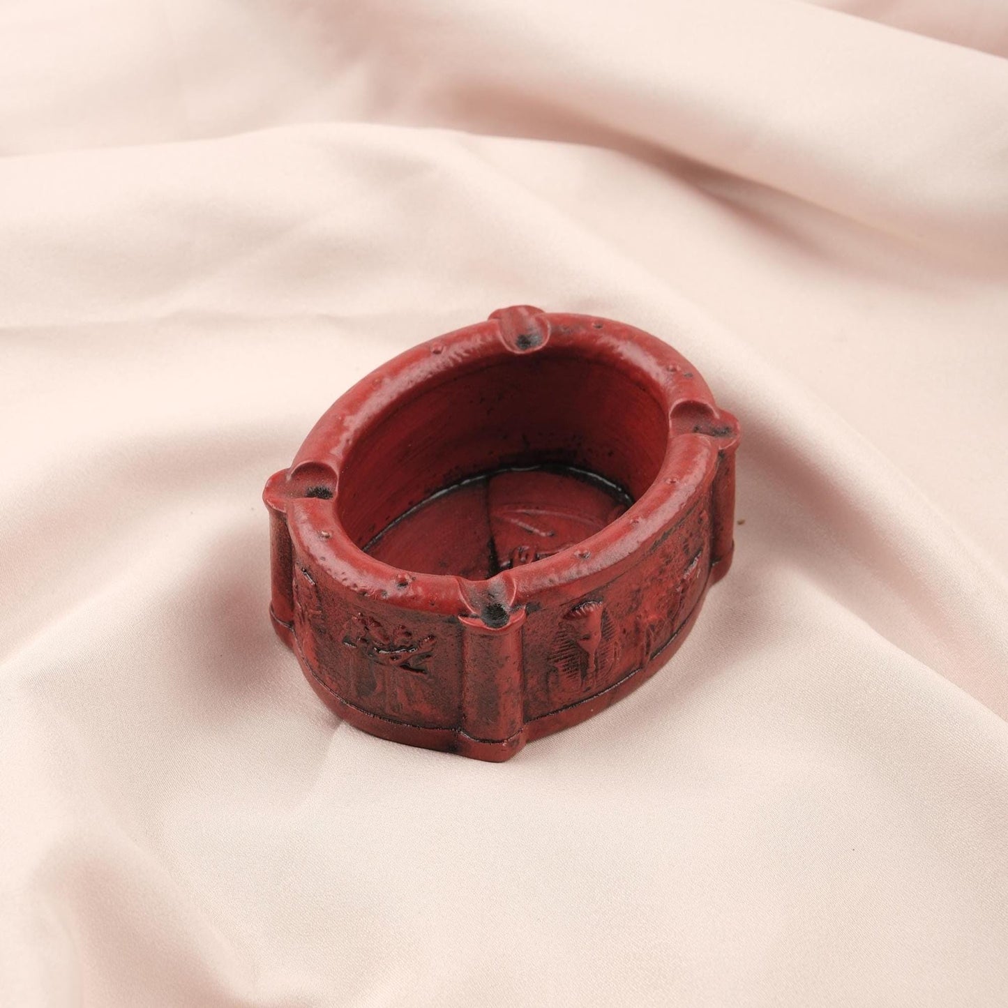 Red Mini Pharaoh Ashtray | 9 cm and 3.5 in, Small Egyptian Style Resin Ashtray, Ancient Pharaoh Decor for Smokers, Unique Cigarette Lid