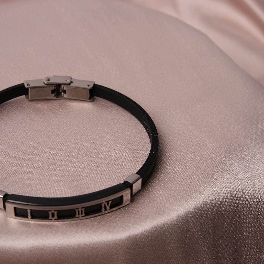 Leather Detailed Silver Roman Numerals Bracelet for Men – 22 cm – Stylish Gift, Rustic & Masculine Accessory | Casual Everyday Jewelry