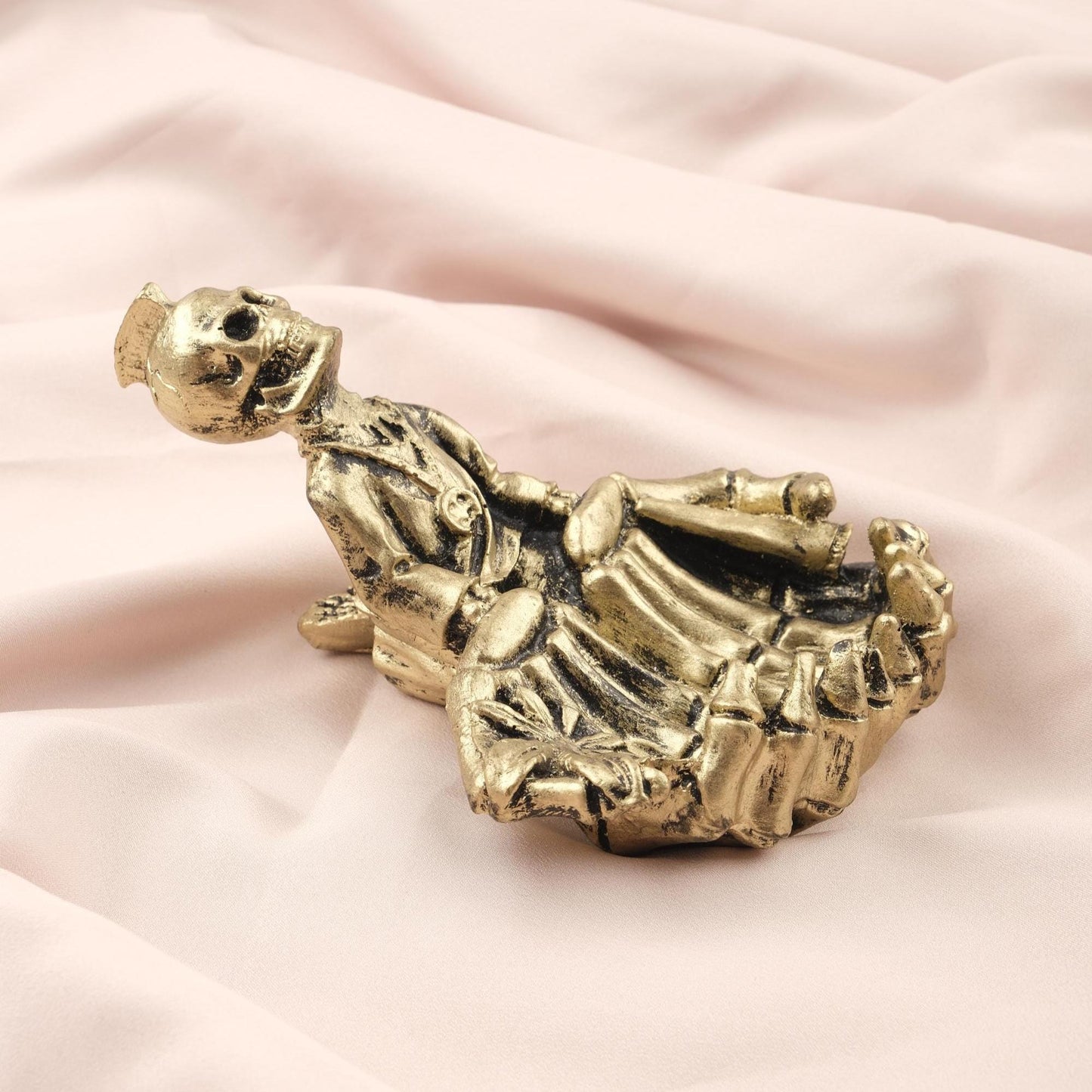 Exotic Skeleton Ashtray in Resin | Unique Smoking Accessories for Hippie Lovers, Marijuana Leaf Cigarette Lid, Cigar Ash Tray, Unique Gift