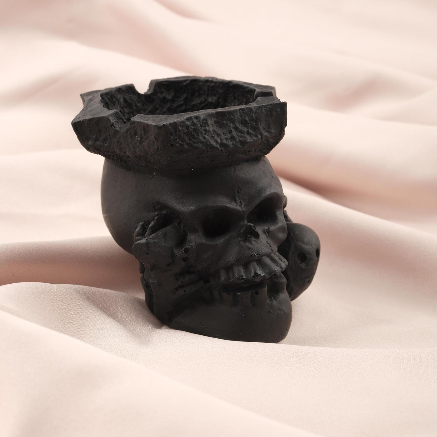 Marijuana Leaf & Skull Ashtray in Black, Unique Hippie Cigarette Lid for Smokers, Smoking Accessories for Husband, Authentic Home Decor
