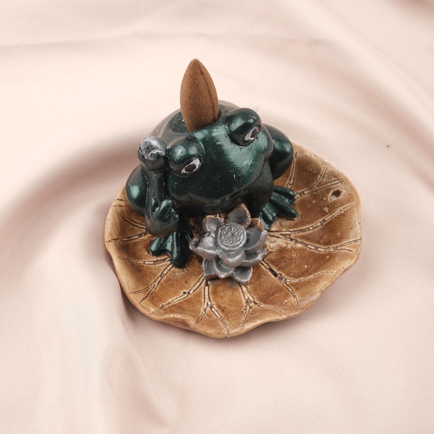 Lucky Frog Backflow Incense Burner with Ash Lid | 10 cm and 3.9 in Mini Resin Incense Fountain, Unique Zen Gift, Smoke Waterfall Holder
