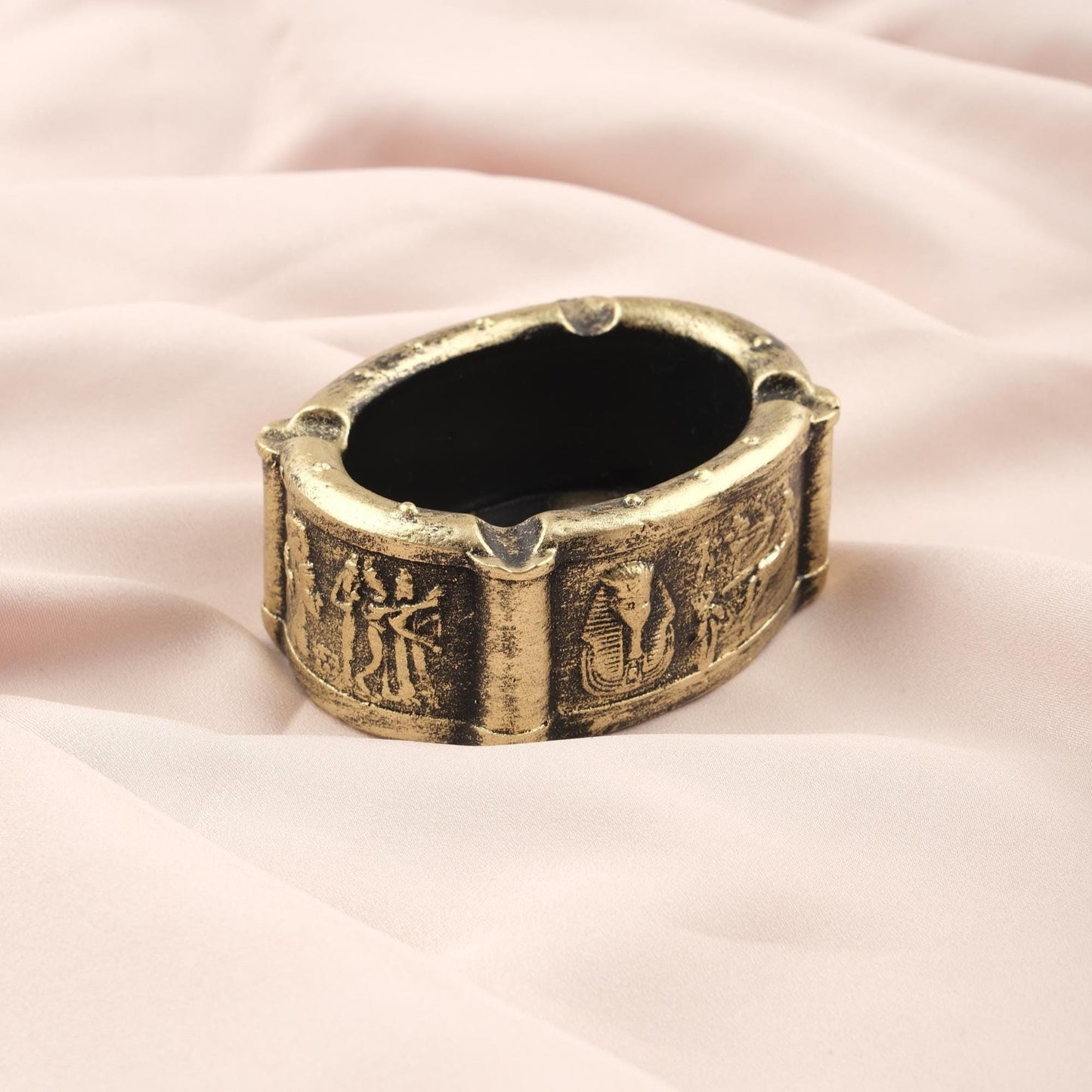 Black and Gold Pharoah Ashtray in Resin, Unique Egyptian Smoking Accessories, Ash Catcher for Smokers, Mini Portable Outdoor Ashtray