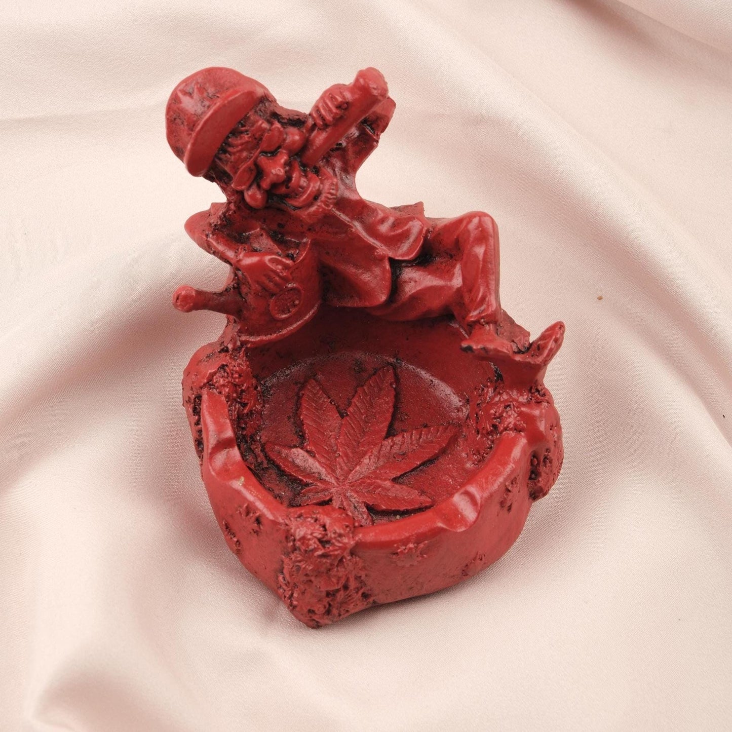 Red Bob Marley Ashtray with Marijuana Leaf | 9 cm and 3.5 in , Mini Resin Ashtray for Smokers, Reggae Decor, Unique Cigarette Lid & Holder