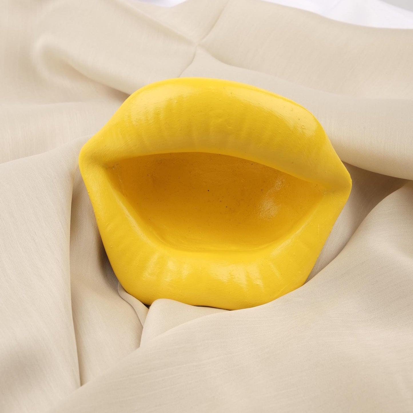 Yellow Lips Ashtray for Women, Bold Modern Pop Art Smoking Dish, Unique Lip Design Accent Piece Handmade Retro Gift Idea, 6x12x11cm