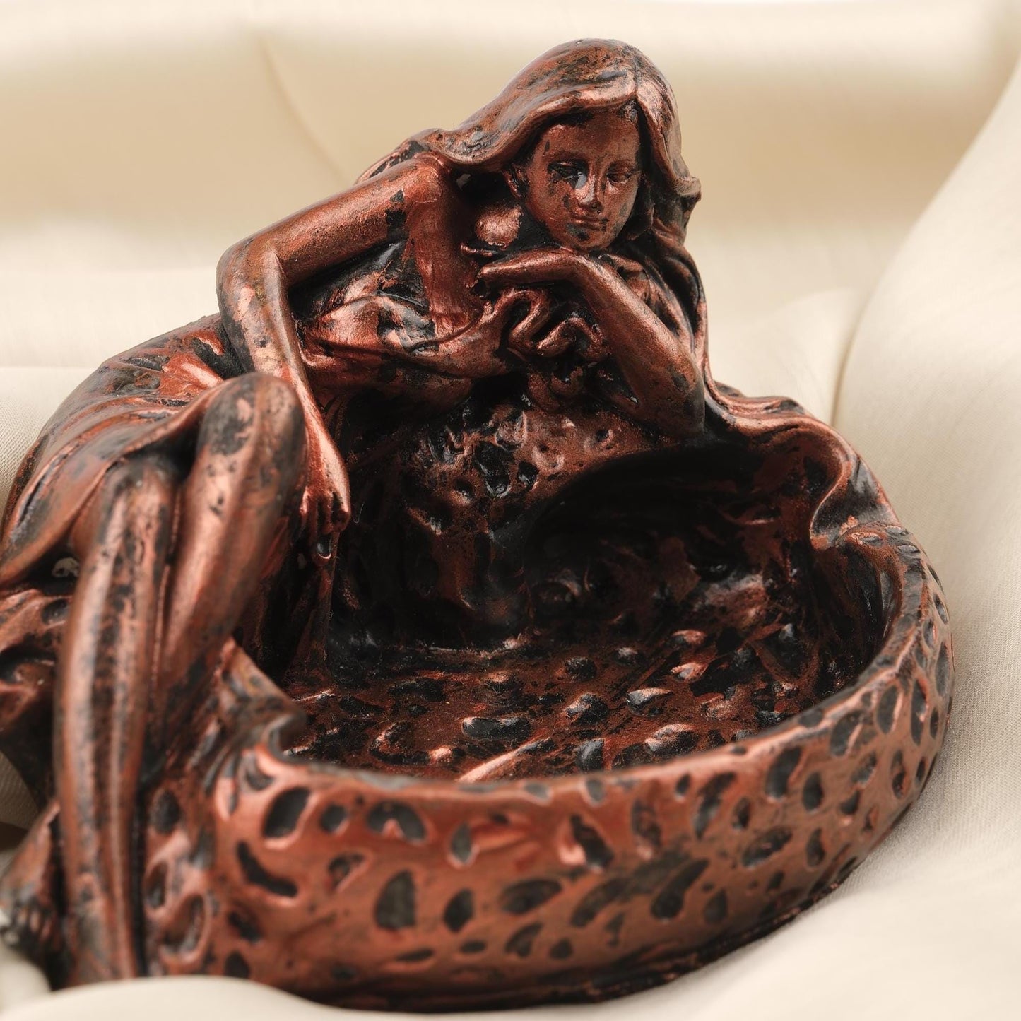 Bronze Resting Woman Ashtray, Elegant Thinking Lady Sculpture Tray, Artistic Handmade Smoker’s Gift Unique Vintage Look, 13x11x8.5cm