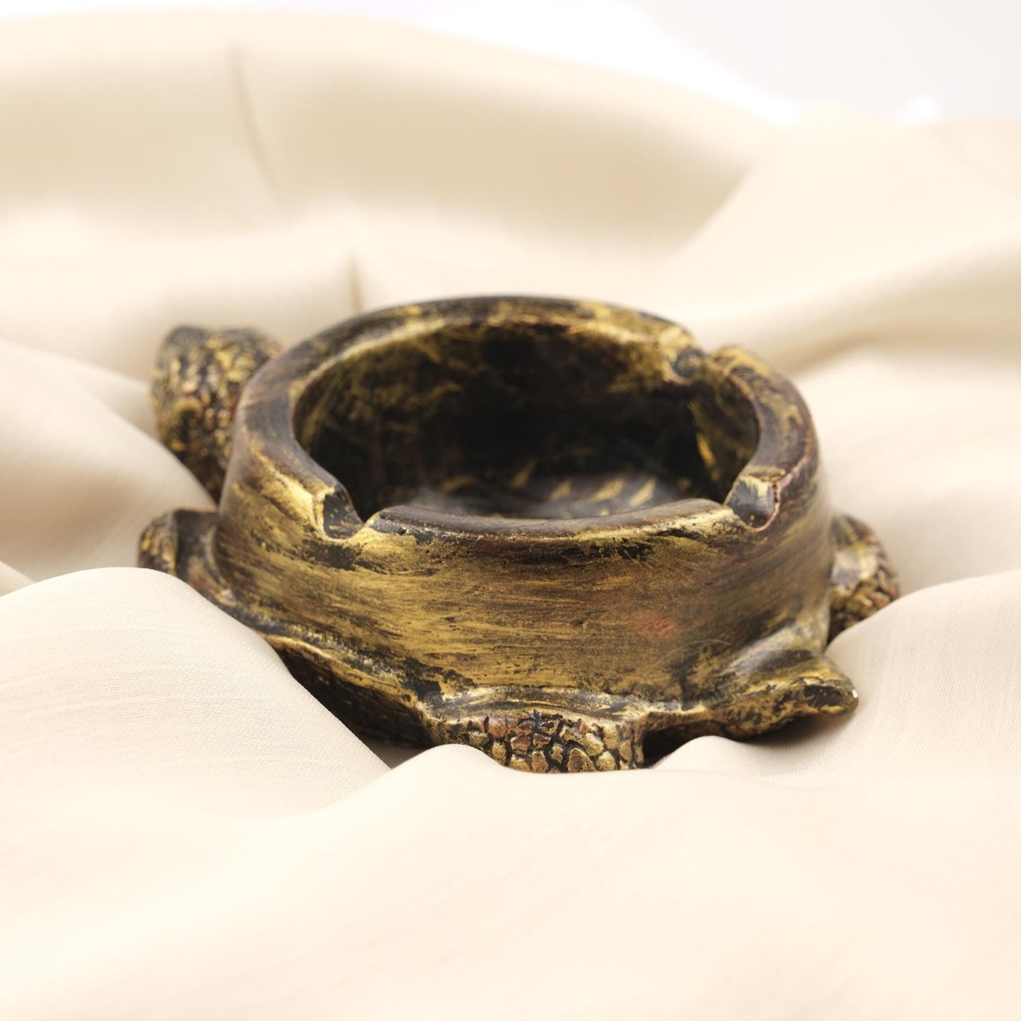 Antique Gold Turtle Ashtray, Unique Reptile-Inspired Smoking Tray, Handmade Zen Decor for Home Exotic Animal Gift Idea, 3.5x13x10cm