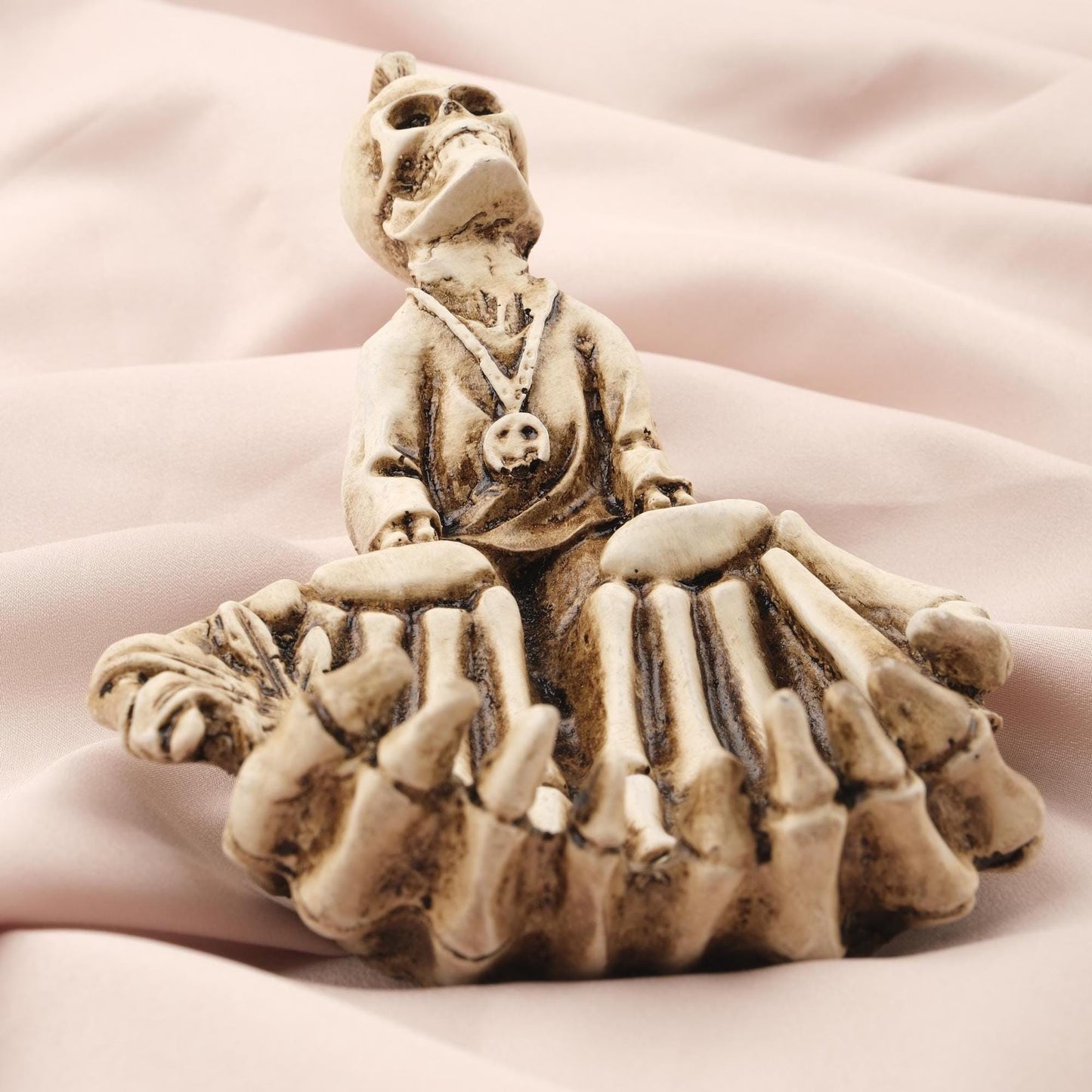 Skull & Marijuana Leaf Ashtray in White, Gothic and Hippie Gift for Smokers | Vintage Cigarette Lid | Skeleton | Unique Smoking Accessories