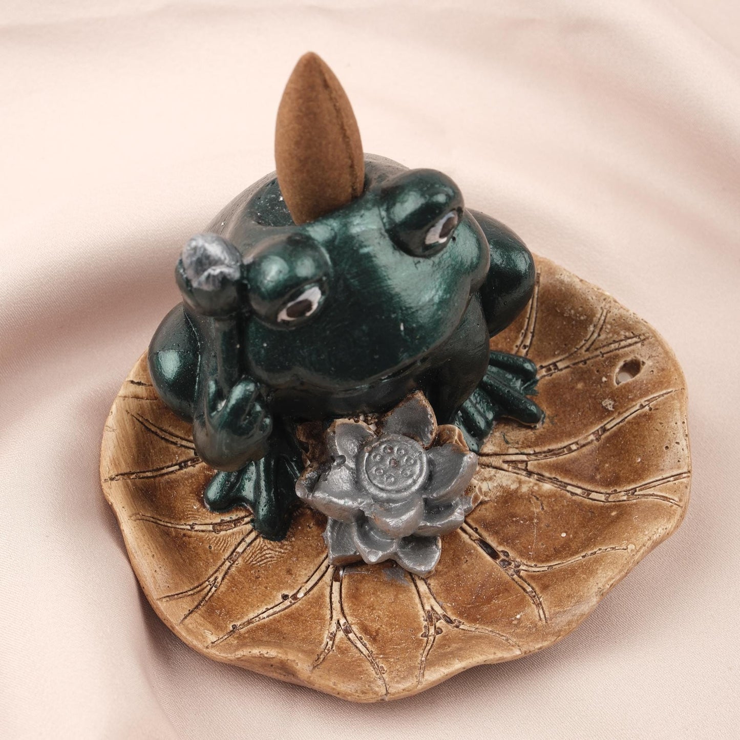 Lucky Frog Backflow Incense Burner with Ash Lid | 10 cm and 3.9 in Mini Resin Incense Fountain, Unique Zen Gift, Smoke Waterfall Holder