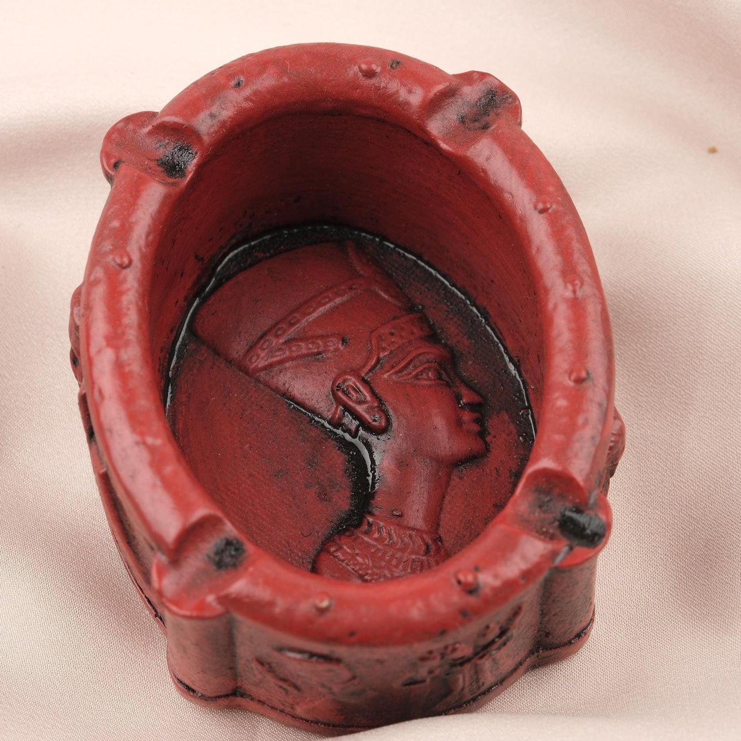 Red Mini Pharaoh Ashtray | 9 cm and 3.5 in, Small Egyptian Style Resin Ashtray, Ancient Pharaoh Decor for Smokers, Unique Cigarette Lid