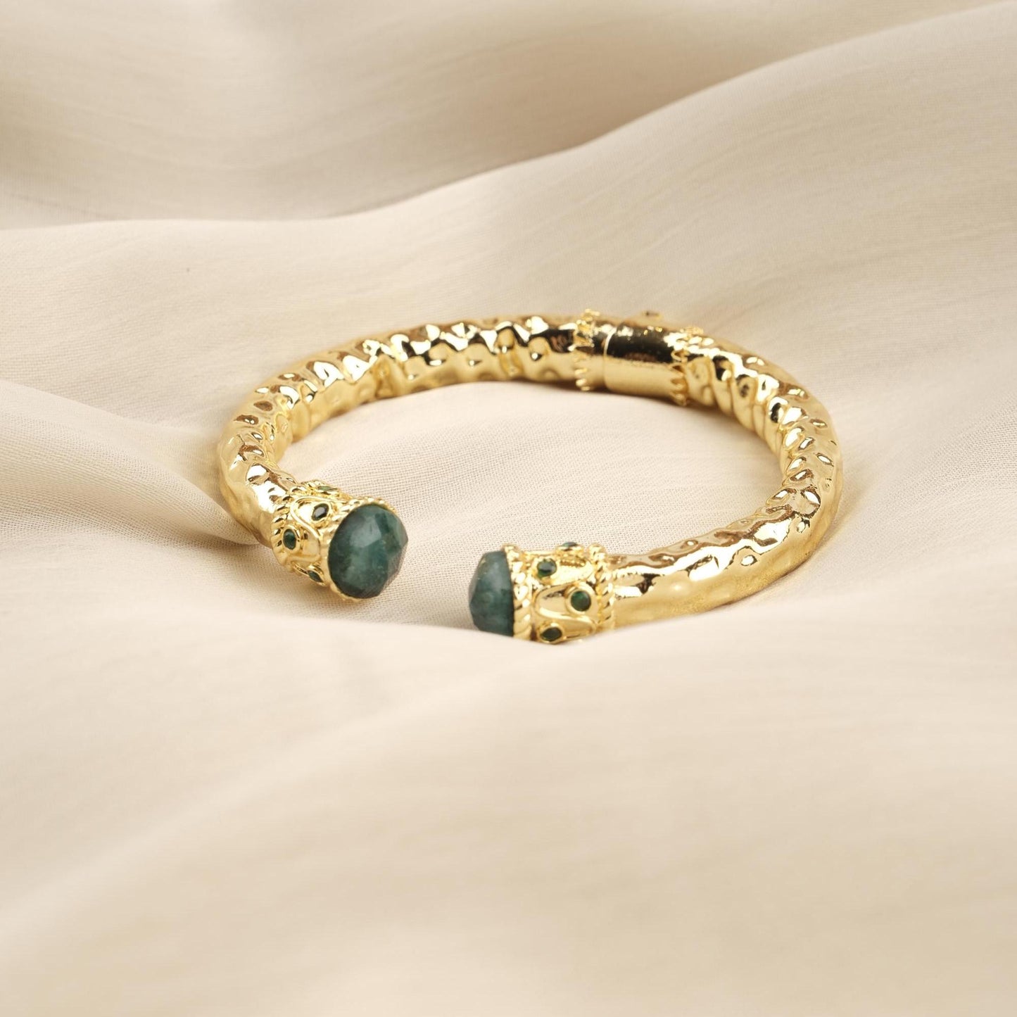 Stone of Love & Compassion , Handmade Raw Emerald Gemstone Bangles for Her, Antique Inspired and Vintage Style Bracelet for Her, Gift Idea