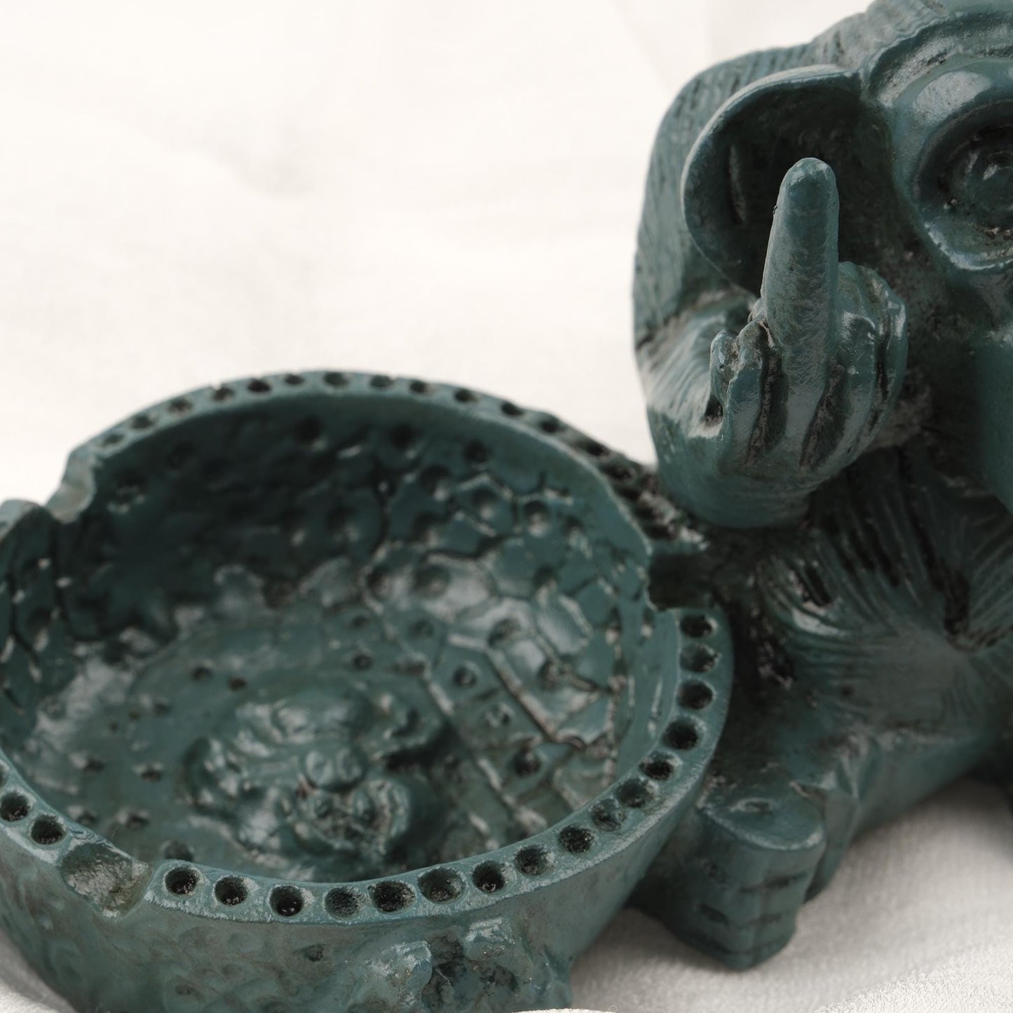 Big Middle Finger Monkey Ashtray | Mythic Funky Outdoor Ashtray Lid Gift – 15x9cm Handmade HEAVY ITEM 1LBS