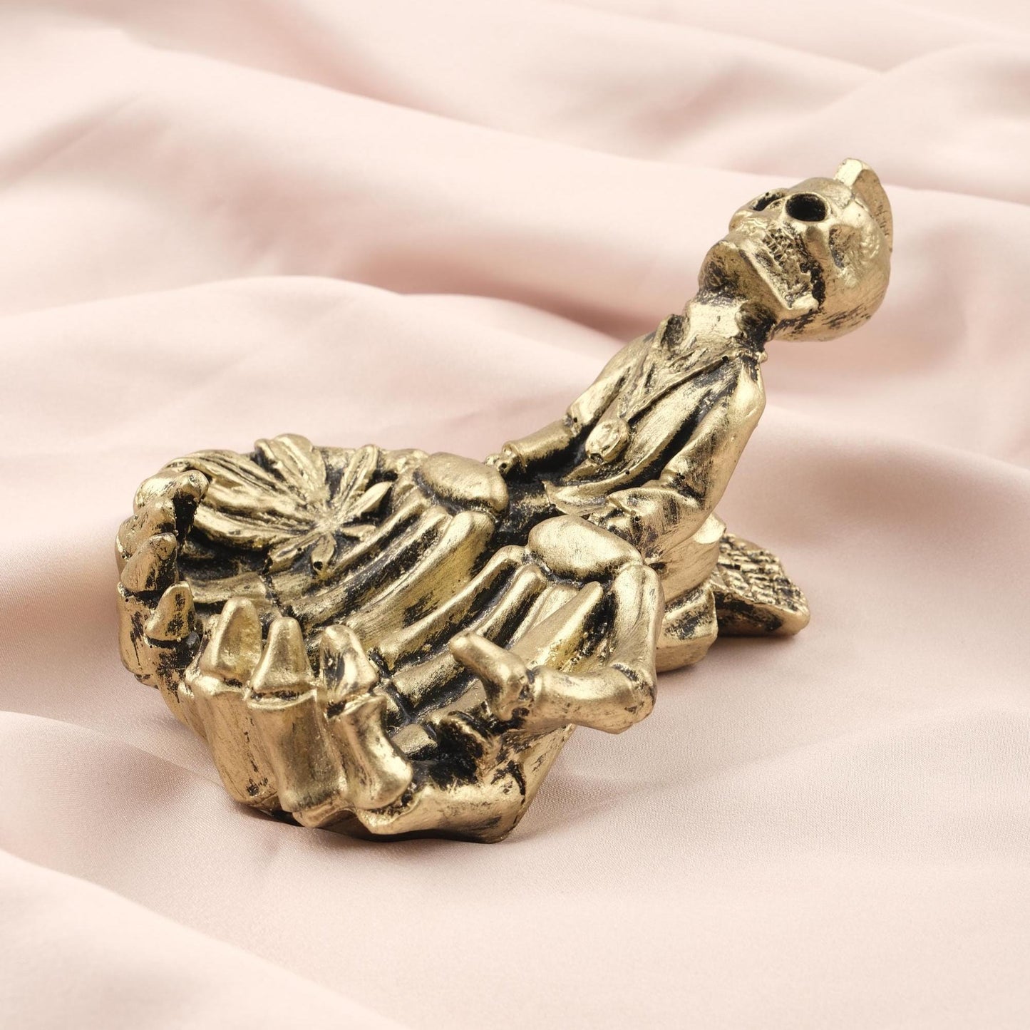 Exotic Skeleton Ashtray in Resin | Unique Smoking Accessories for Hippie Lovers, Marijuana Leaf Cigarette Lid, Cigar Ash Tray, Unique Gift