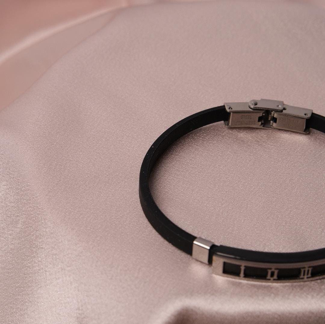 Leather Detailed Silver Roman Numerals Bracelet for Men – 22 cm – Stylish Gift, Rustic & Masculine Accessory | Casual Everyday Jewelry