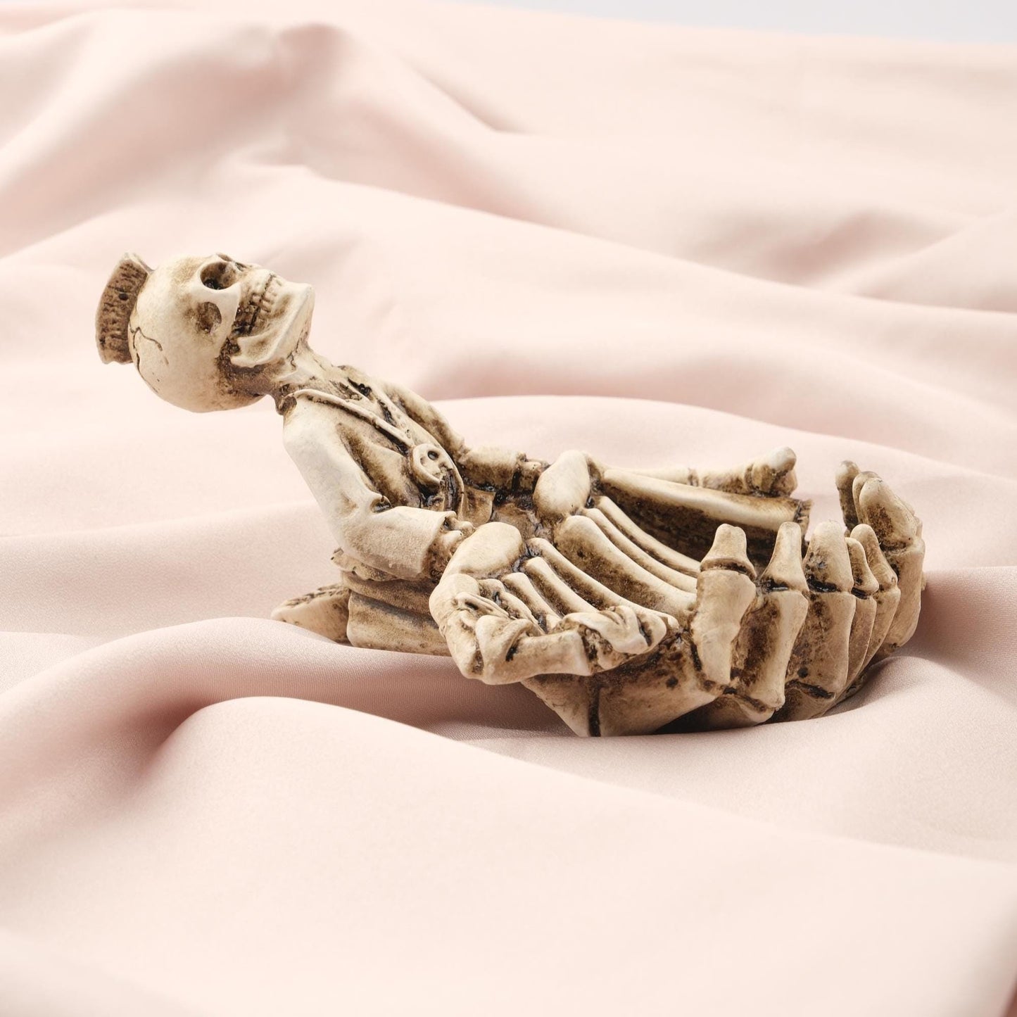 Skull & Marijuana Leaf Ashtray in White, Gothic and Hippie Gift for Smokers | Vintage Cigarette Lid | Skeleton | Unique Smoking Accessories