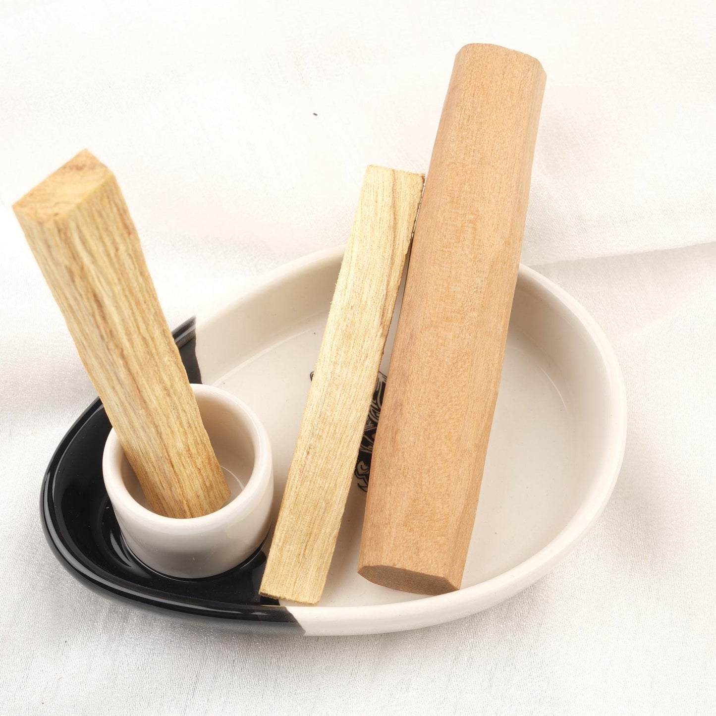 Meditating Cat Design White Ceramic Palo Santo Holder | Smudge And Ash Tray For Energy Cleansing | 14x10x3cm Ash Catcher for Sandal Incense