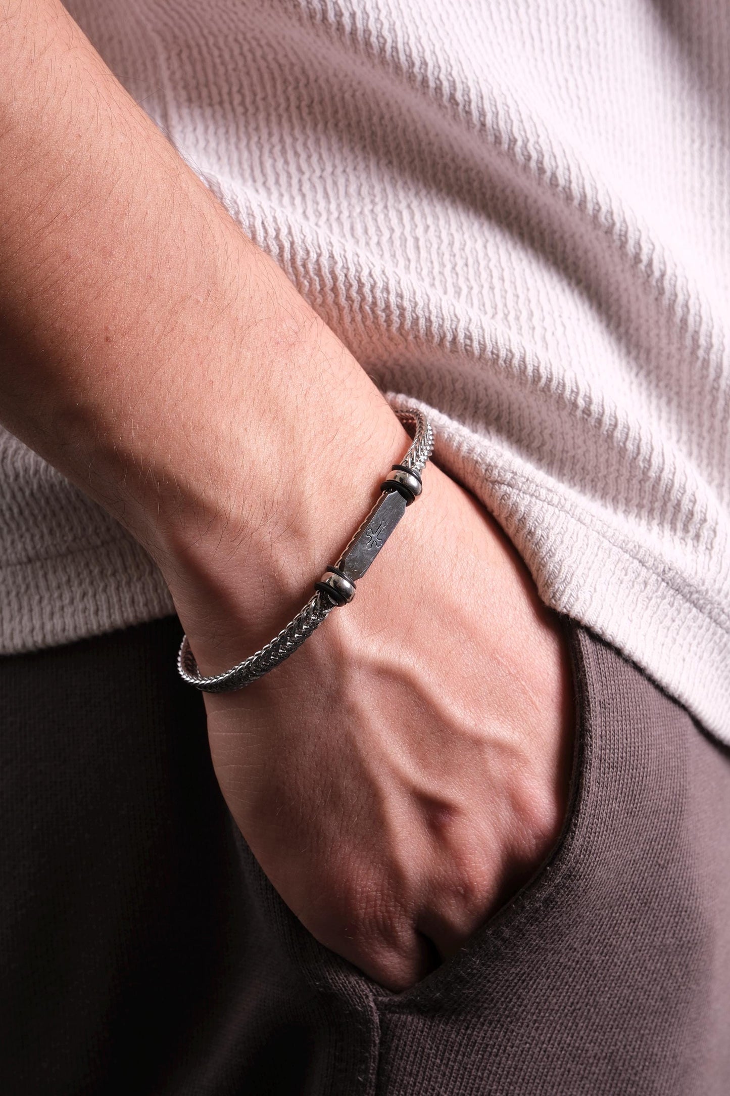 Stainless Steel Men's Bracelet with Cross Symbol – 22cm Silver-Tone Christian Jewelry, Durable Chain Style Wristband for Him
