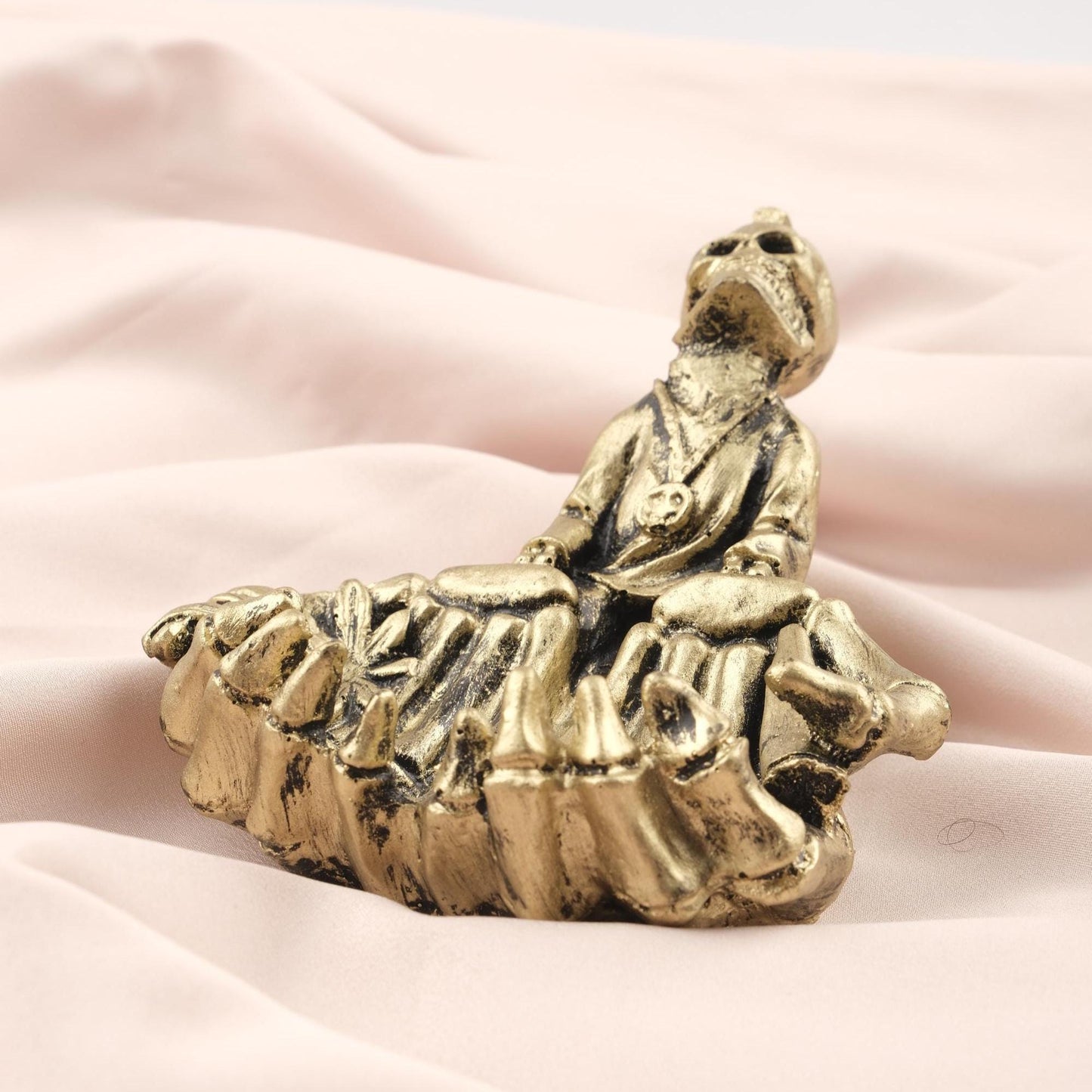 Exotic Skeleton Ashtray in Resin | Unique Smoking Accessories for Hippie Lovers, Marijuana Leaf Cigarette Lid, Cigar Ash Tray, Unique Gift