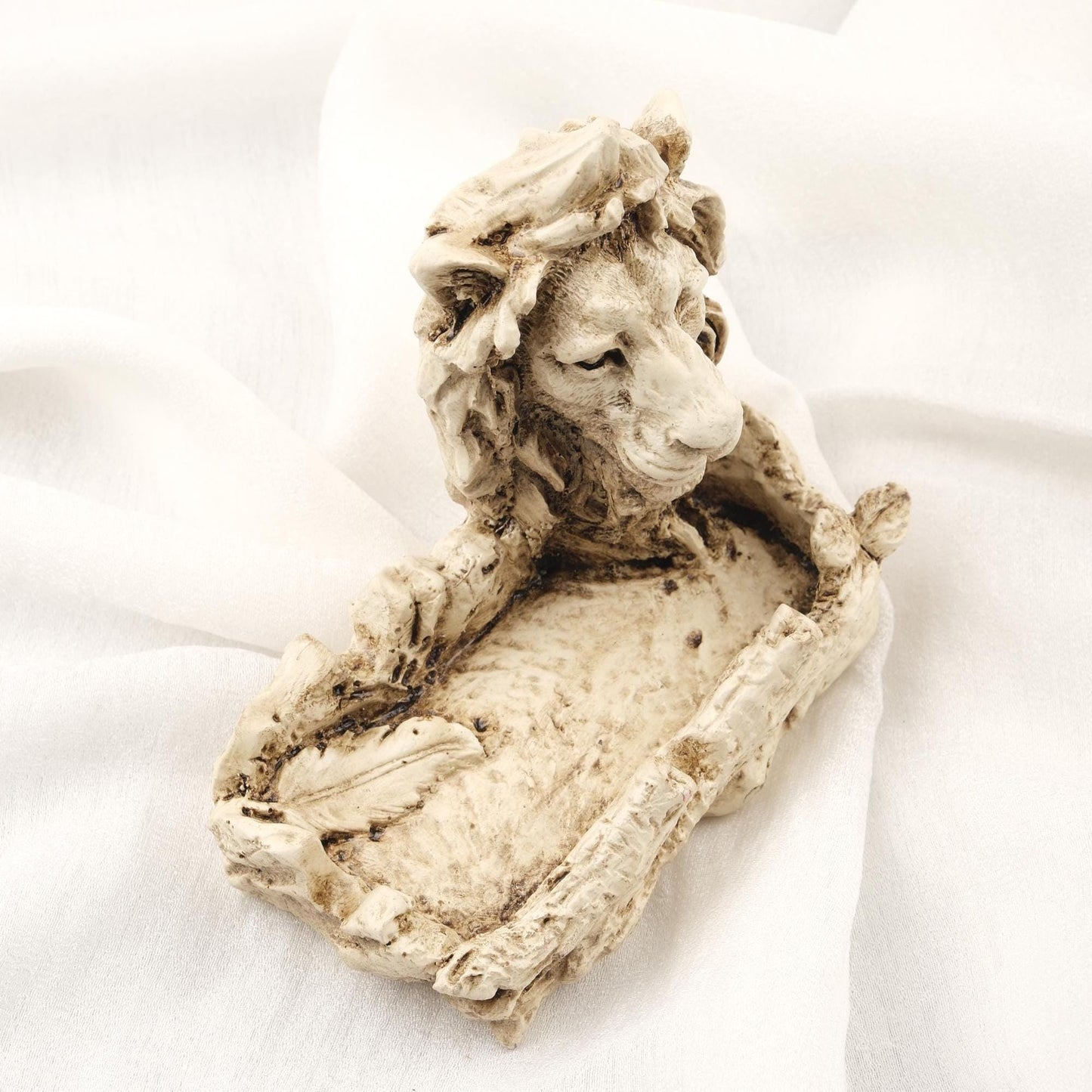 Handmade White Lion Ashtray, Outdoor Smoking Gift Mythic Cool Ashtray Lid Cigarette Lid for Smokers, Authentic Accessories WEIGHS 1LB