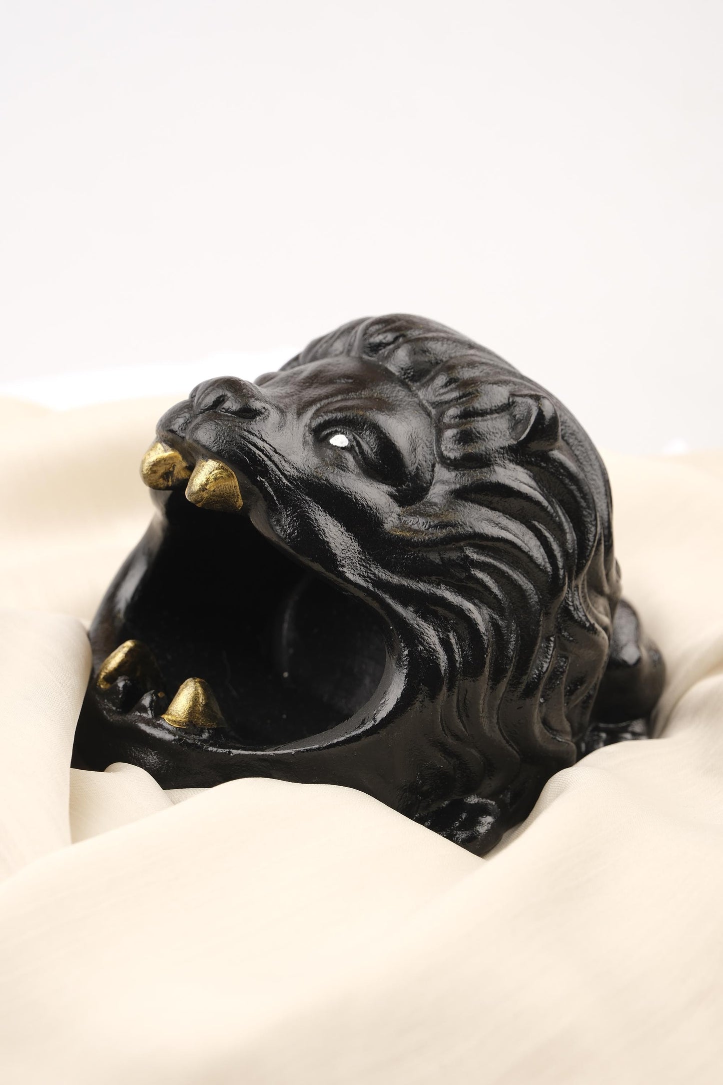 Roaring Lion Ashtray, Fierce Jungle Beast Design with Golden Fangs, Bold Handmade Smoking Tray Powerful Gift Idea, 16x12x9.5cm Black
