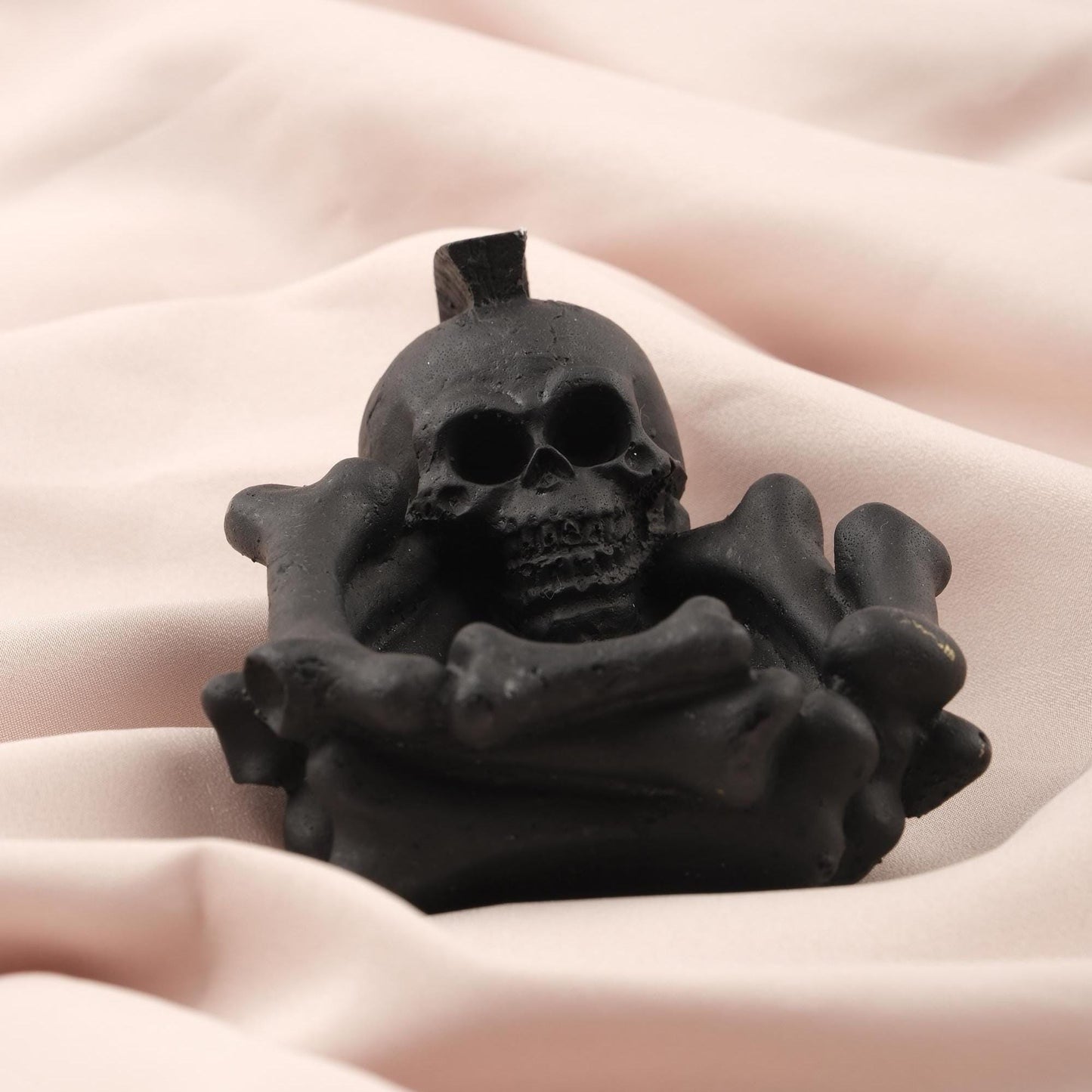 Marijuana Leaf & Skeleton Mini Ashtray , 12.5 cm and 5 in | Gladiator Skull Design, Unique Resin Smoking Accessory, Gothic Decor Gift