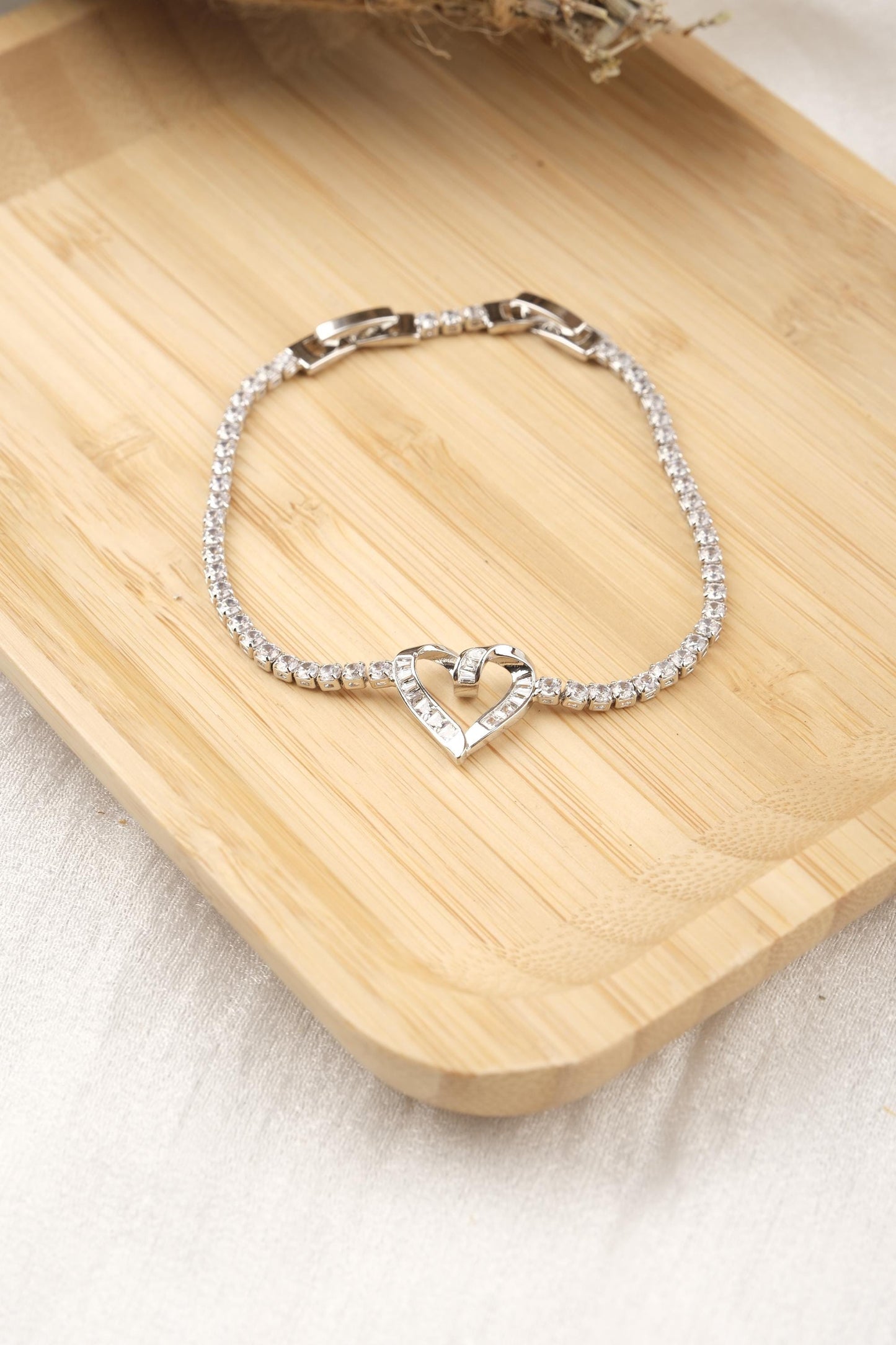 Silver Tennis Bracelet With Heart Charm Elegant Romantic Crystal Tennis Bracelet Hypoallergenic Dainty Adjustable Jewelry Gift For Her