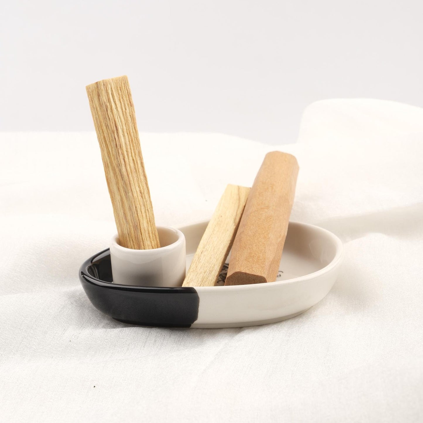 Meditating Cat Design White Ceramic Palo Santo Holder | Smudge And Ash Tray For Energy Cleansing | 14x10x3cm Ash Catcher for Sandal Incense