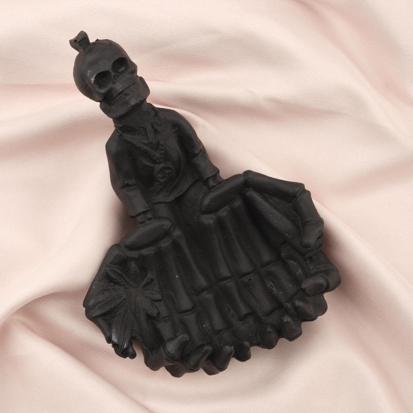 Black Skeleton & Marijuana Leaf Ashtray in Resin | Unique Smokers Gift Hippie Style Ashtray, Handmade Cigarette Lid | Smoking Accessories