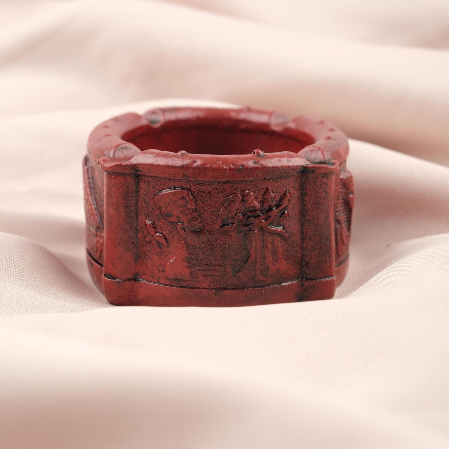 Red Mini Pharaoh Ashtray | 9 cm and 3.5 in, Small Egyptian Style Resin Ashtray, Ancient Pharaoh Decor for Smokers, Unique Cigarette Lid